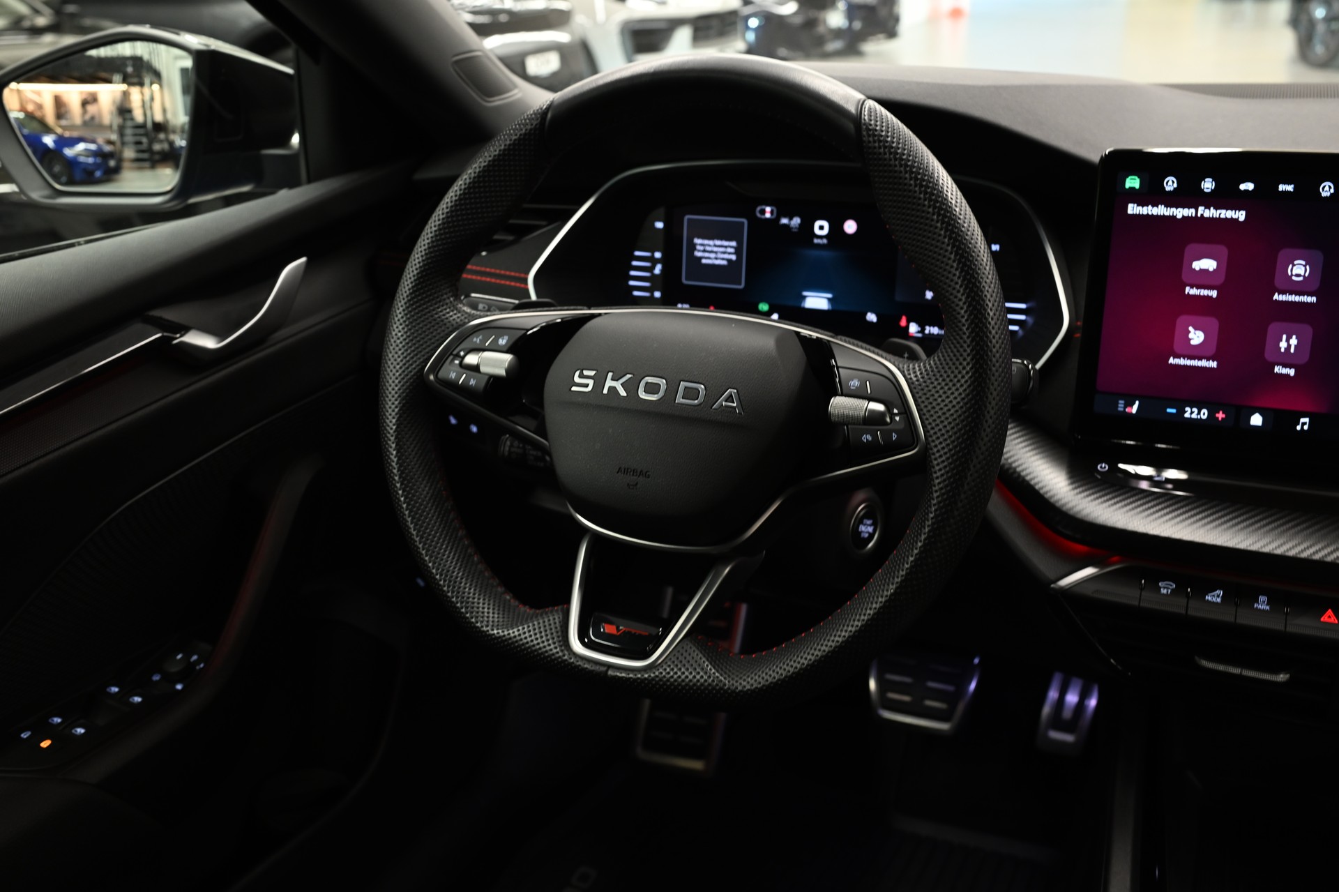 SKODA Octavia Combi 2.0 TSI RS DSG-image-12