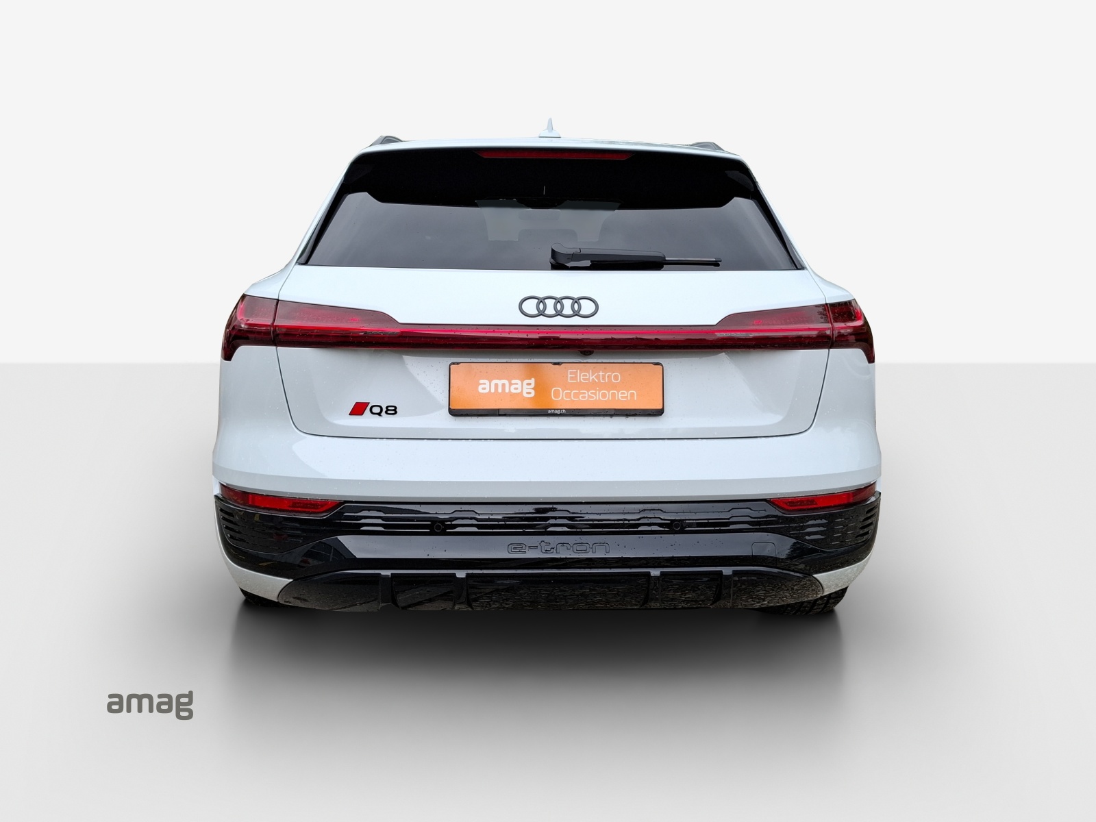 AUDI Q8 55 e-tron Black Edition quattro-image-4
