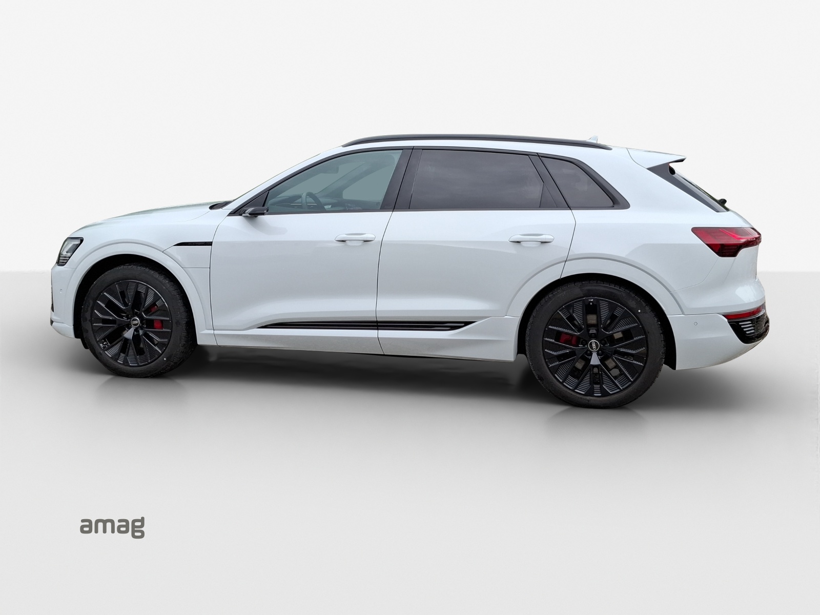 AUDI Q8 55 e-tron Black Edition quattro-showroom-element-1