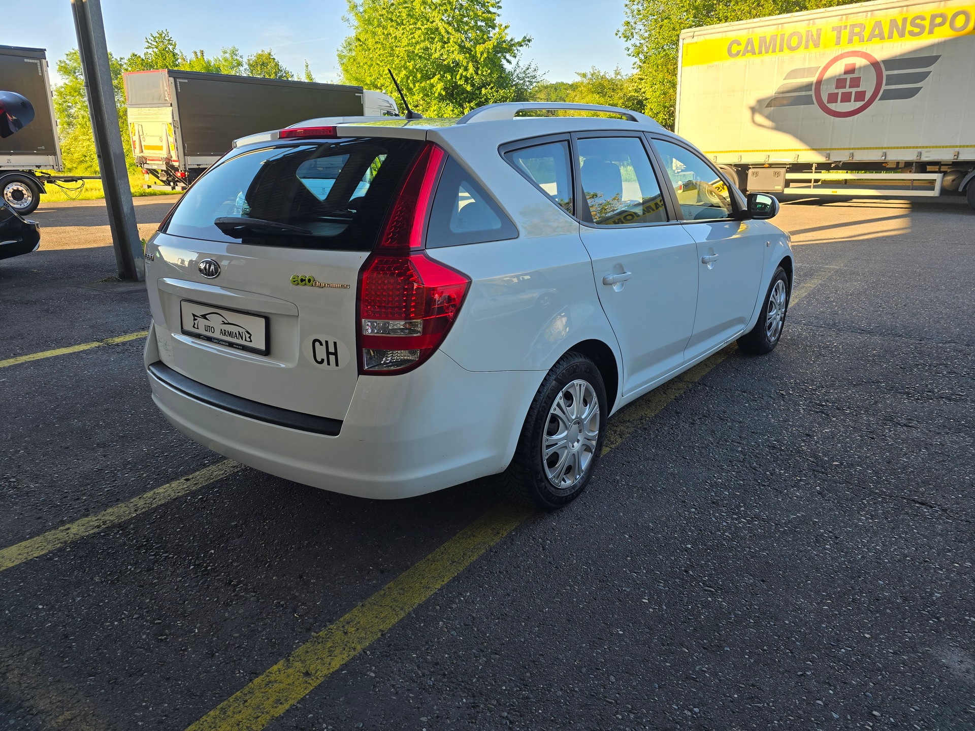 KIA Cee'd Sporty Wagon 1.6 16V Trend-image-5