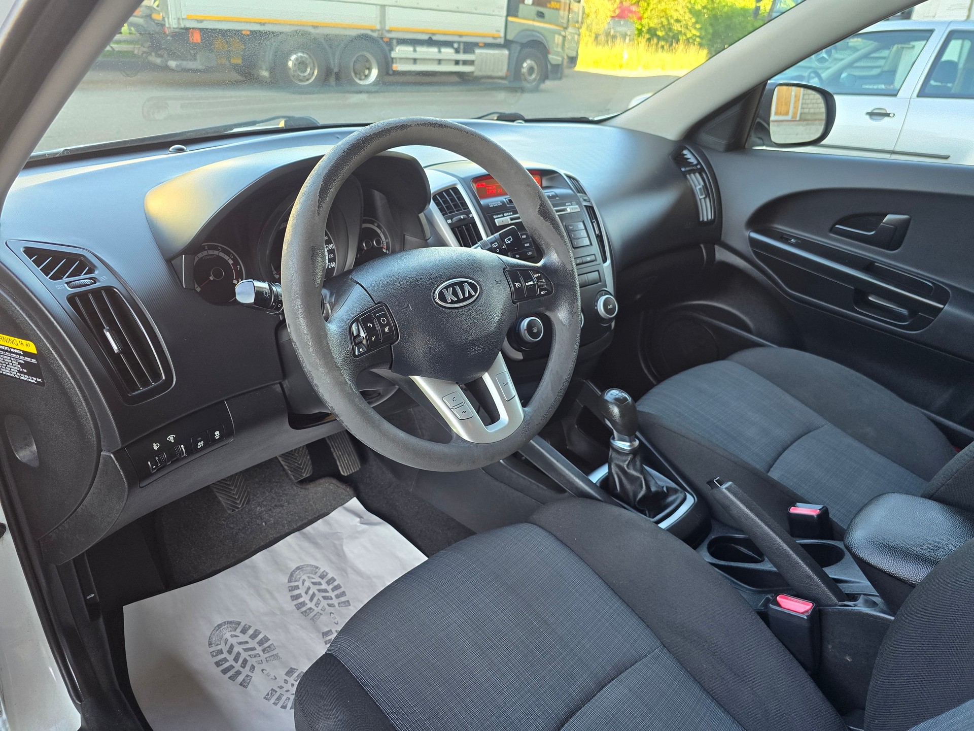 KIA Cee'd Sporty Wagon 1.6 16V Trend-image-10
