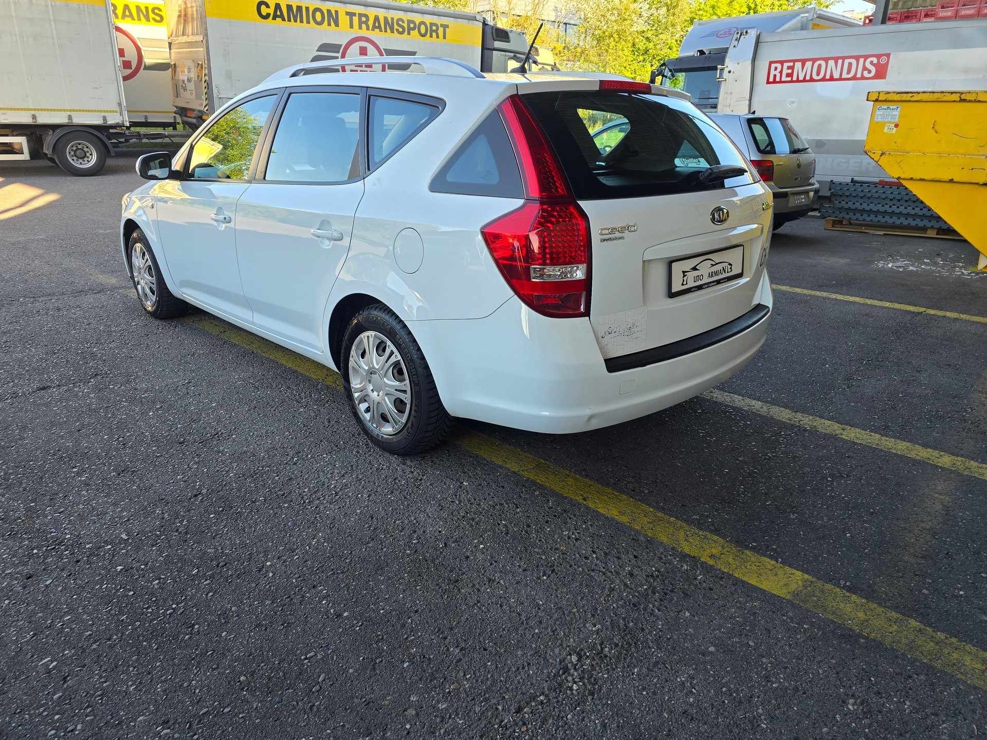 KIA Cee'd Sporty Wagon 1.6 16V Trend-image-4