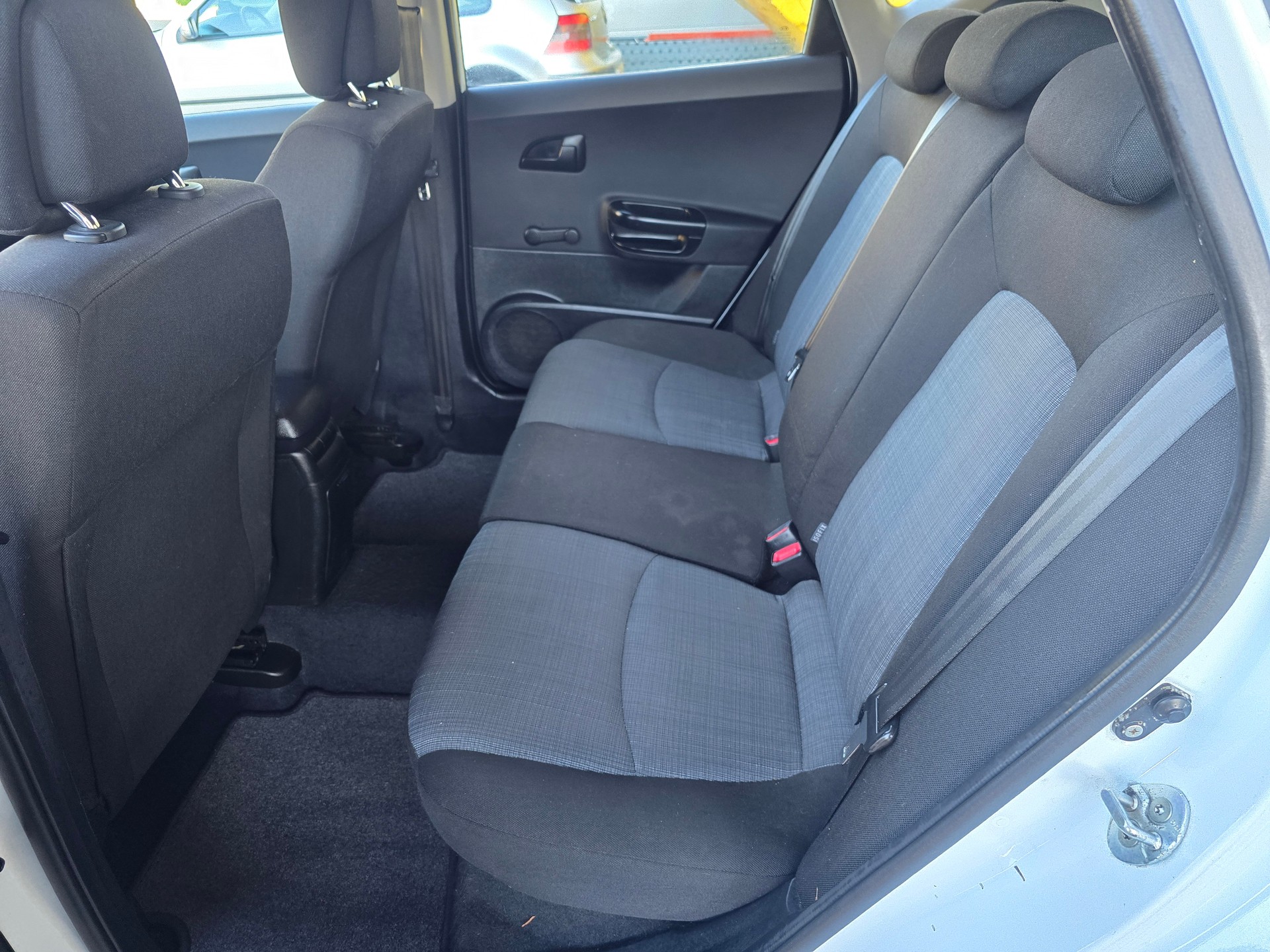 KIA Cee'd Sporty Wagon 1.6 16V Trend-image-12