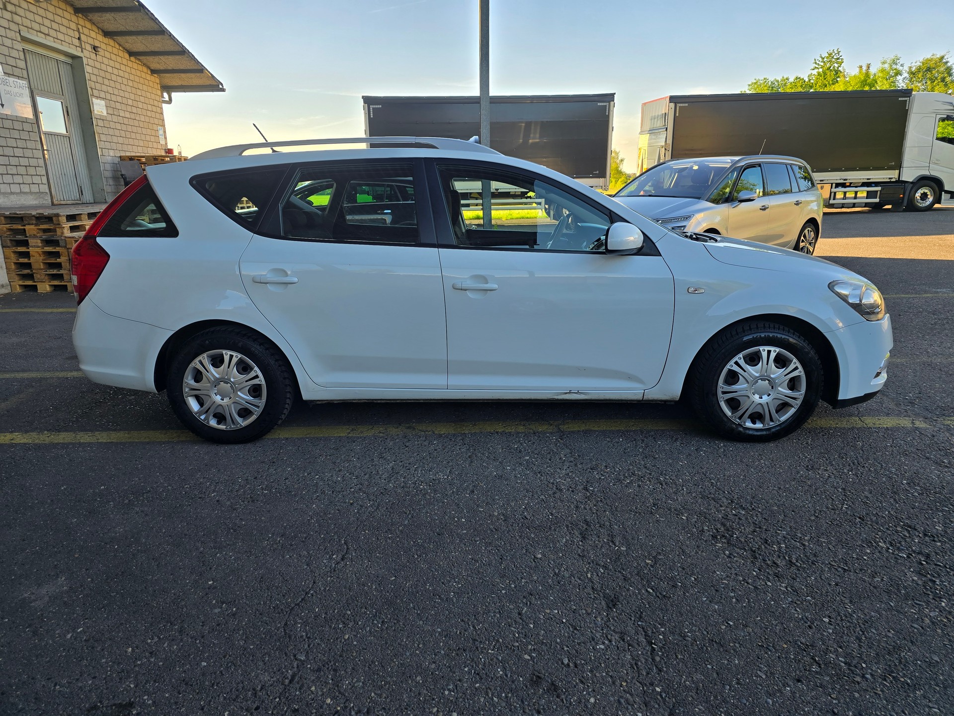 KIA Cee'd Sporty Wagon 1.6 16V Trend-image-7