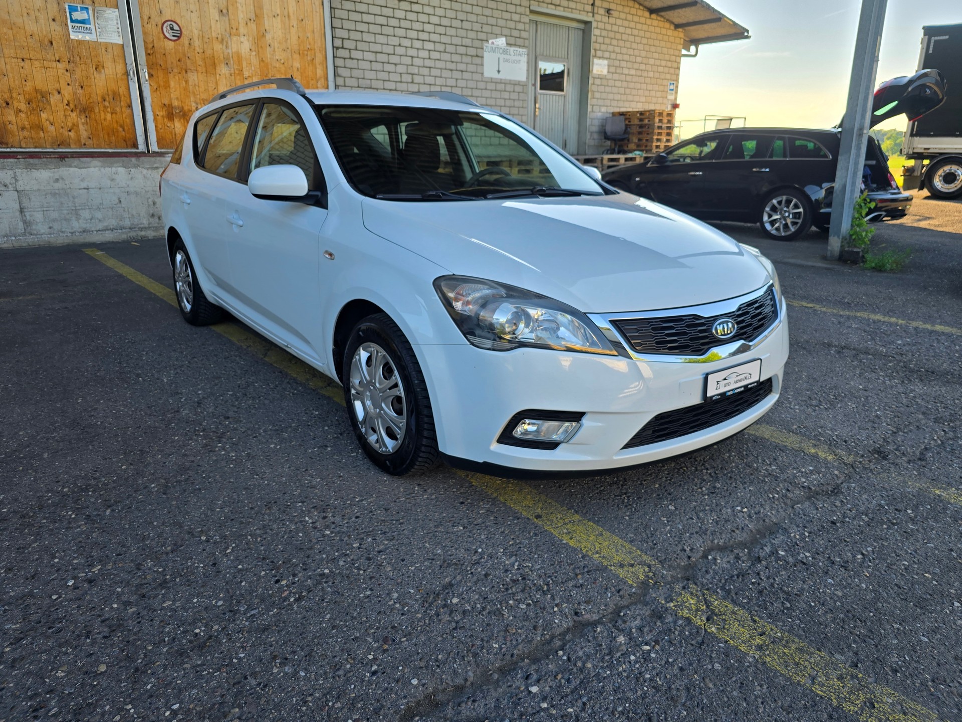 KIA Cee'd Sporty Wagon 1.6 16V Trend-showroom-element-1