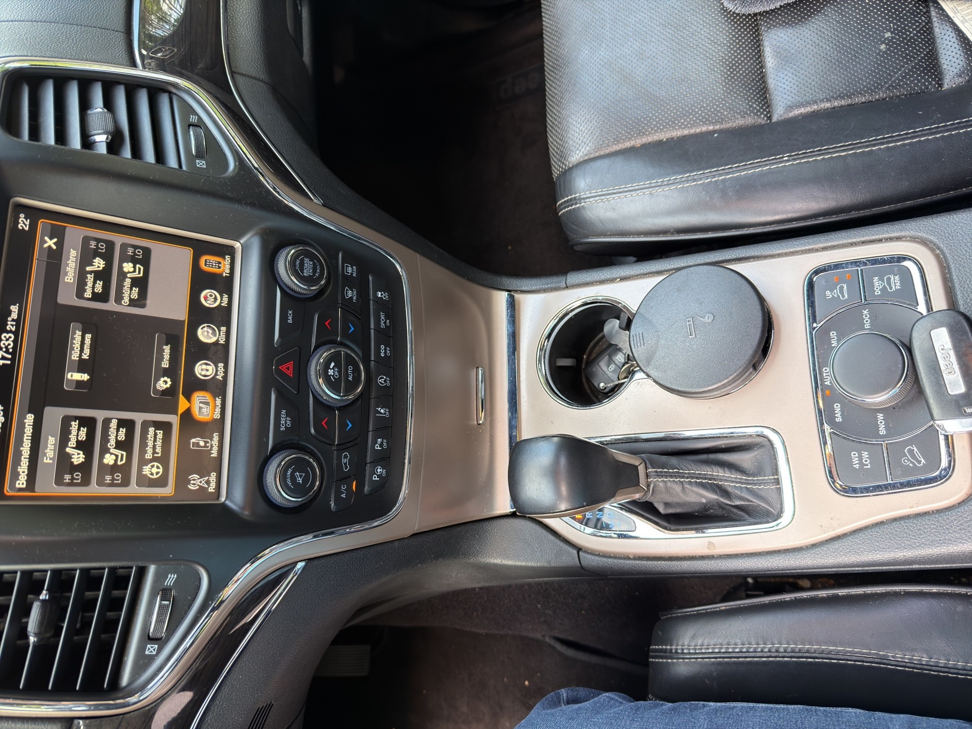 JEEP Grand Cherokee 3.0 CRD Overland Automatic-image-11