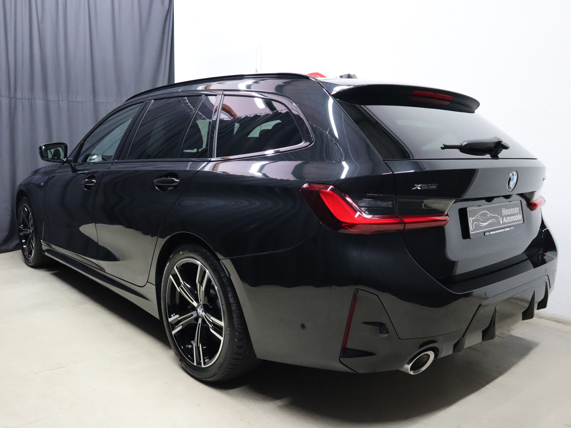 BMW 330i Touring xDrive Steptronic M Sport - Live Cockpit - Navi - Kamera - 245 PS-image-4