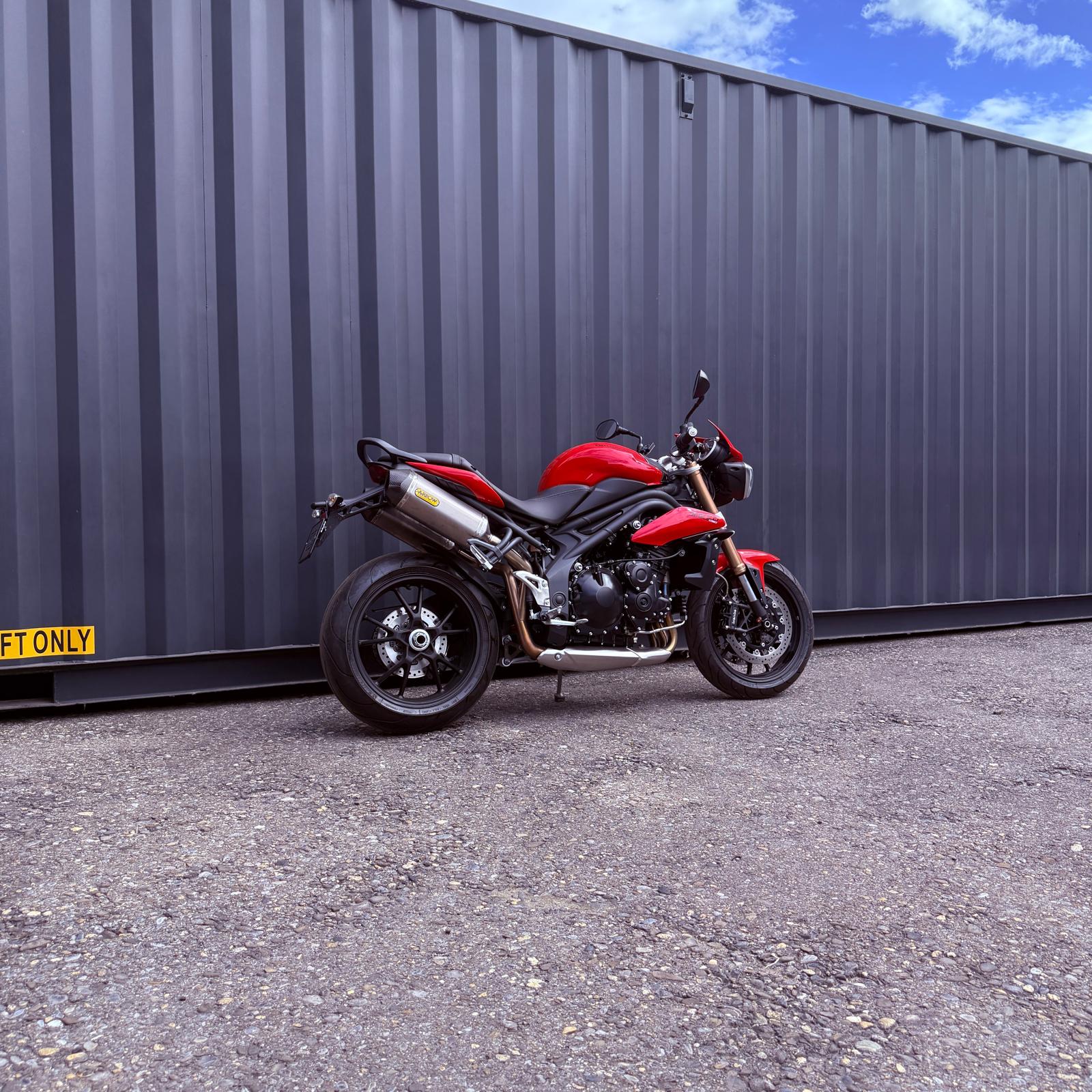 TRIUMPH Speed Triple 1050 ABS-image-2