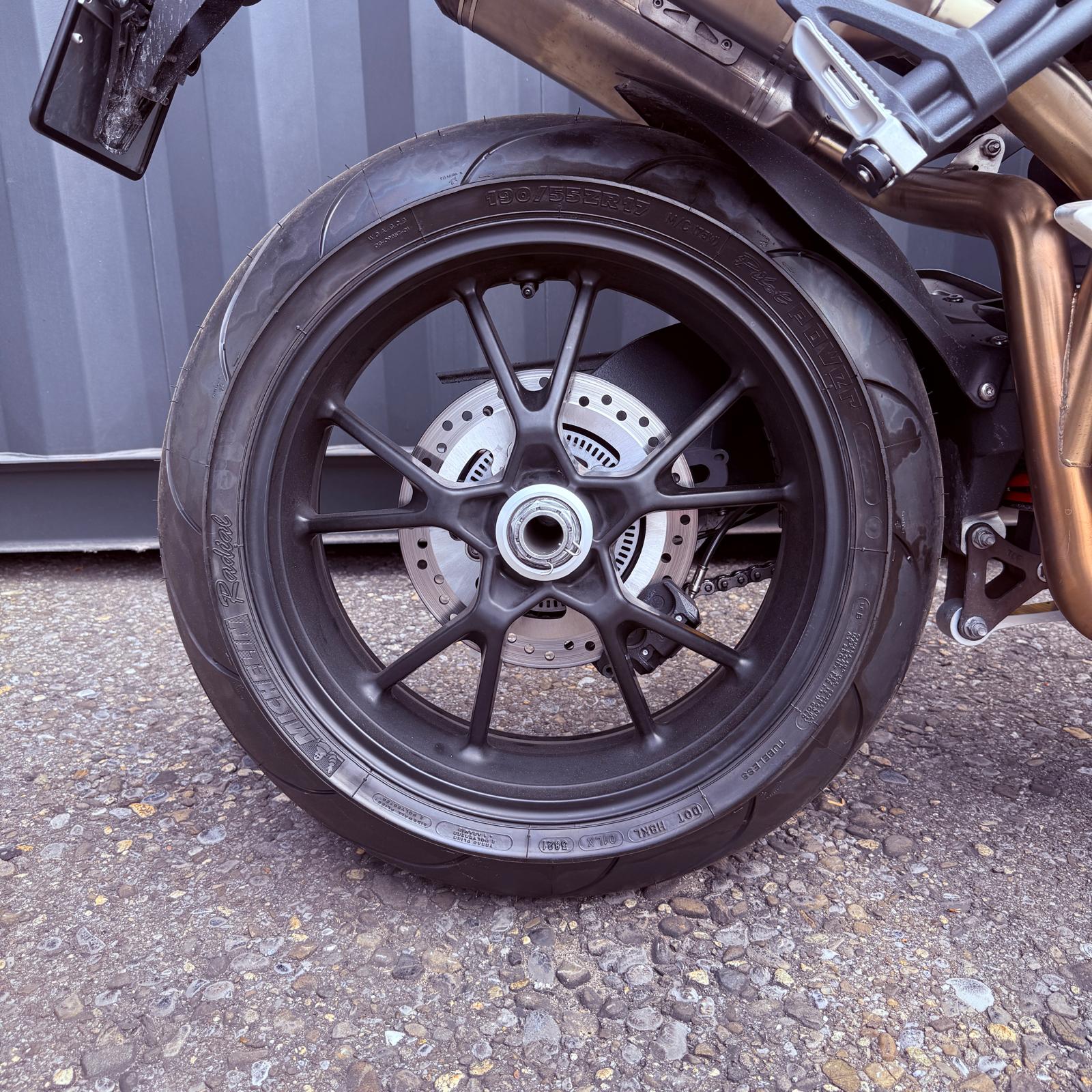 TRIUMPH Speed Triple 1050 ABS-image-5