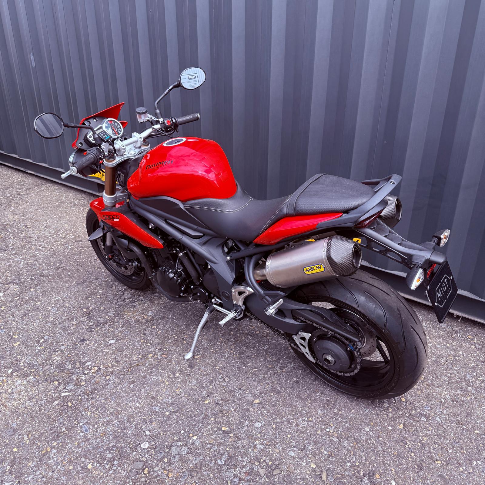 TRIUMPH Speed Triple 1050 ABS-image-1