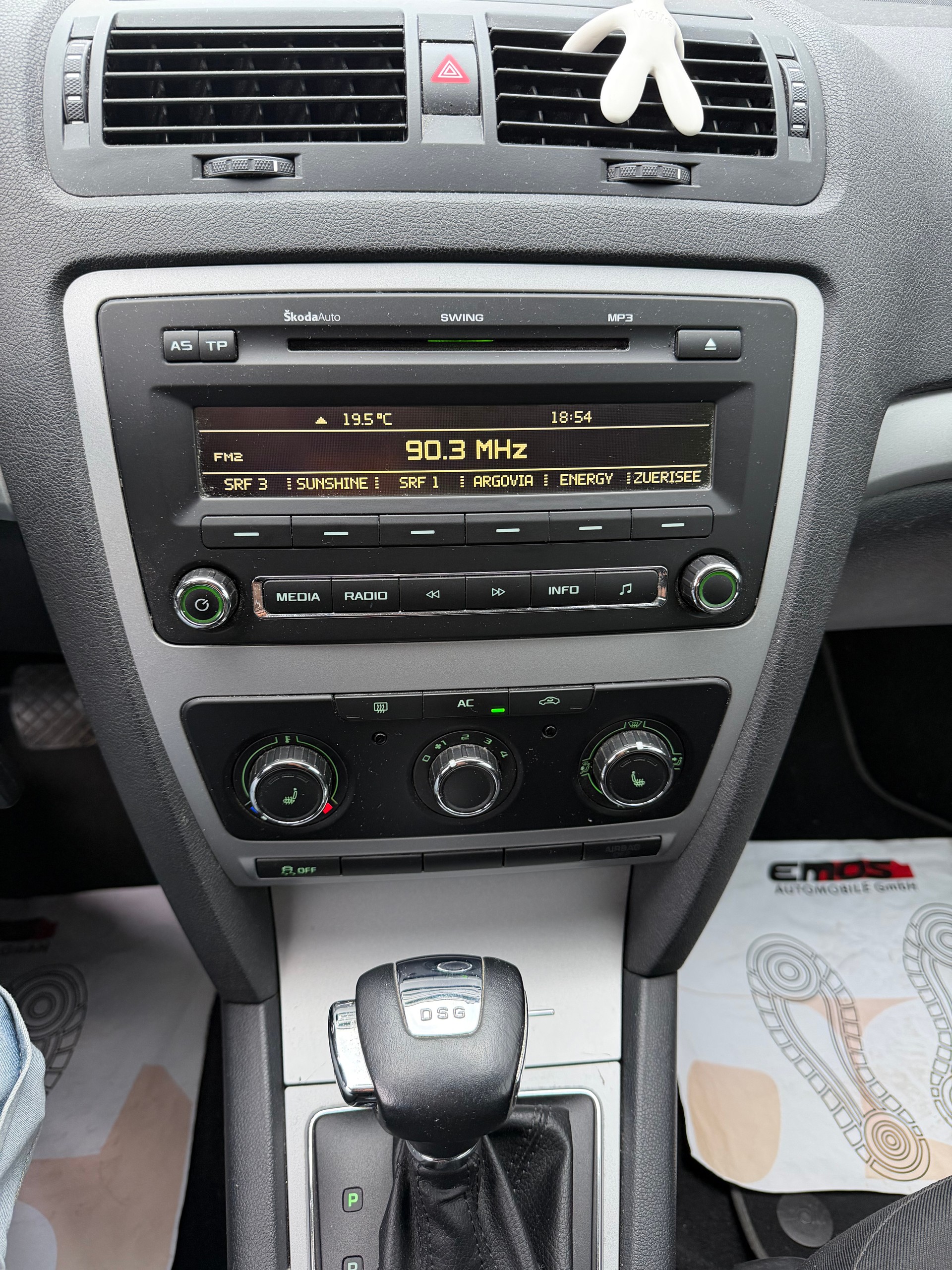 SKODA Octavia Combi 1.8 TSI Elegance DSG-image-13