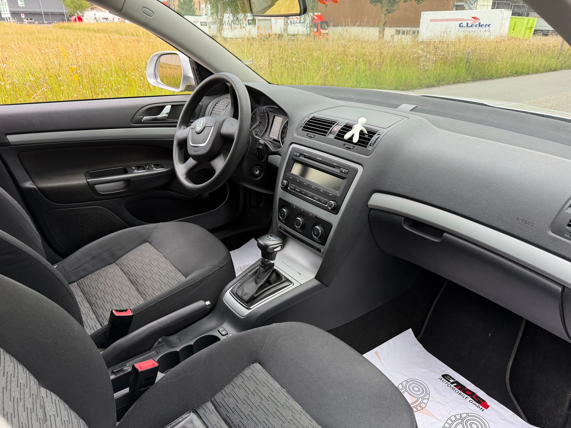 SKODA Octavia Combi 1.8 TSI Elegance DSG-image-6