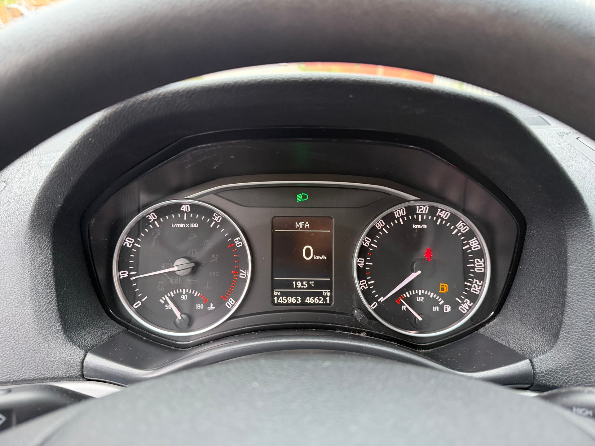 SKODA Octavia Combi 1.8 TSI Elegance DSG-image-12