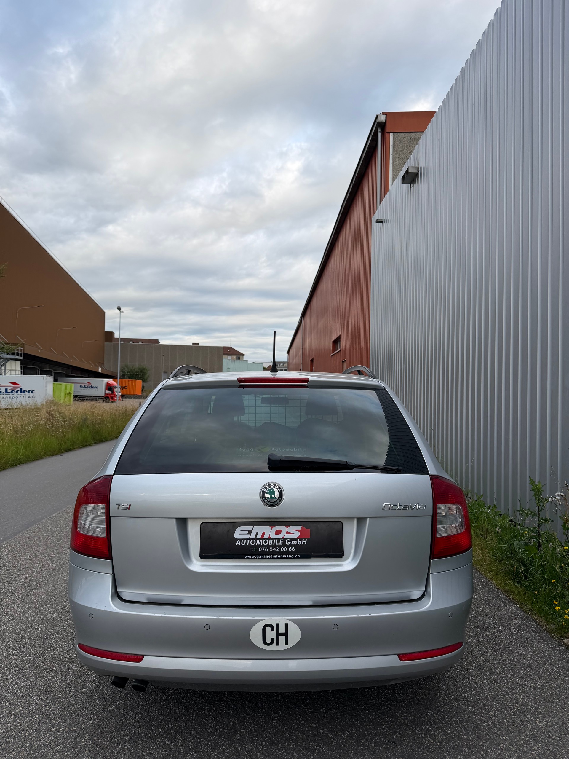 SKODA Octavia Combi 1.8 TSI Elegance DSG-image-3