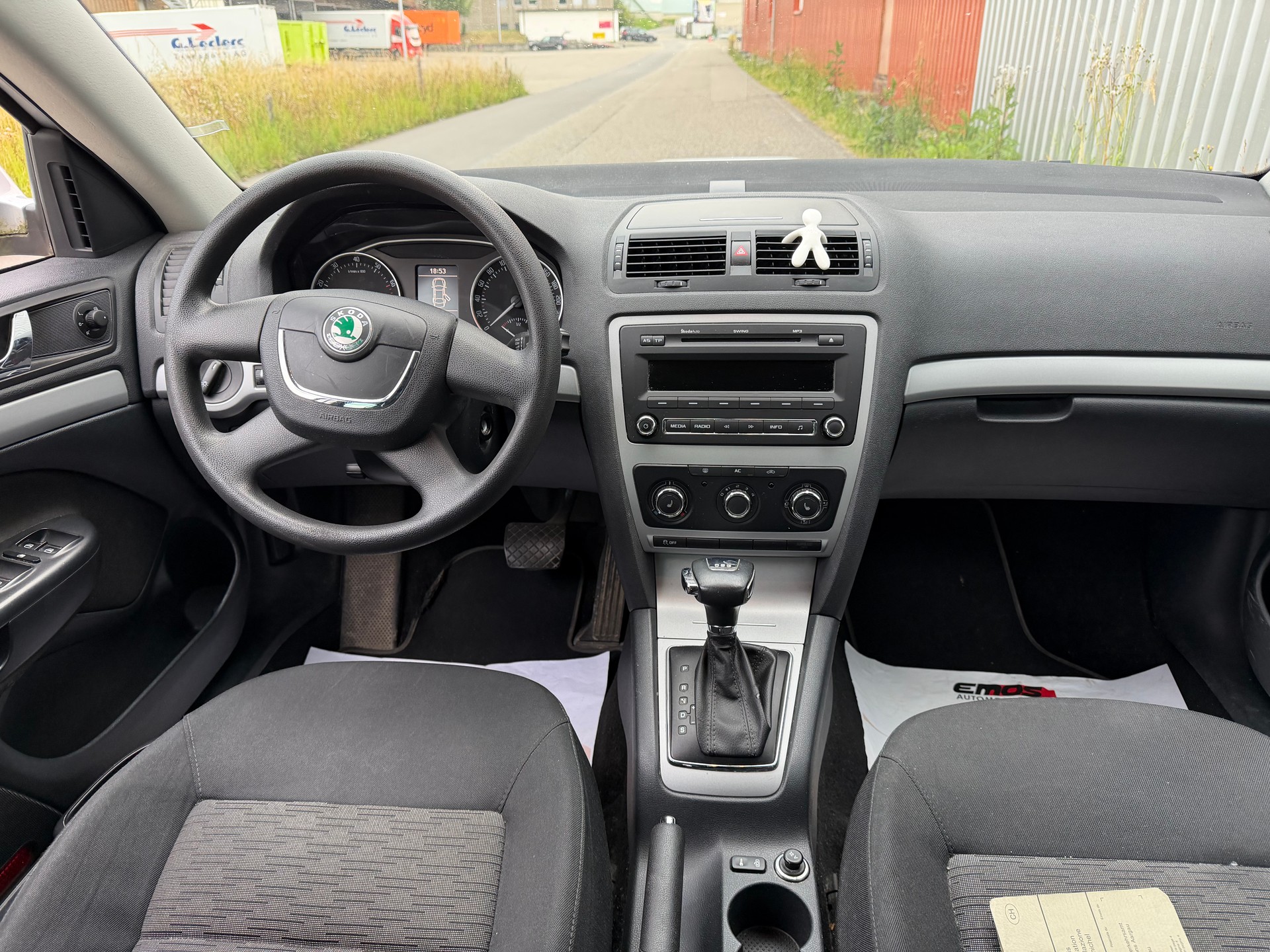 SKODA Octavia Combi 1.8 TSI Elegance DSG-image-8