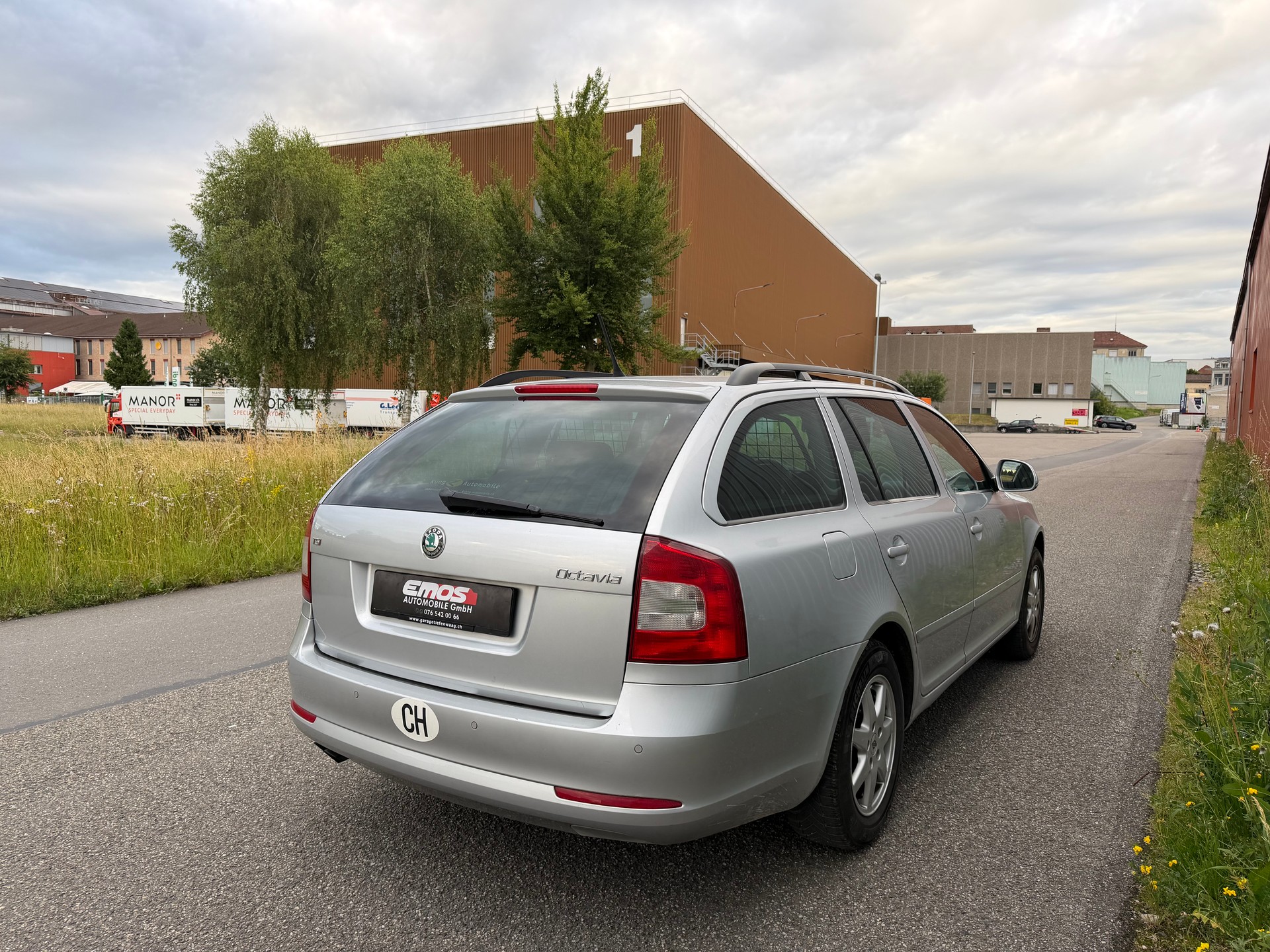 SKODA Octavia Combi 1.8 TSI Elegance DSG-image-5