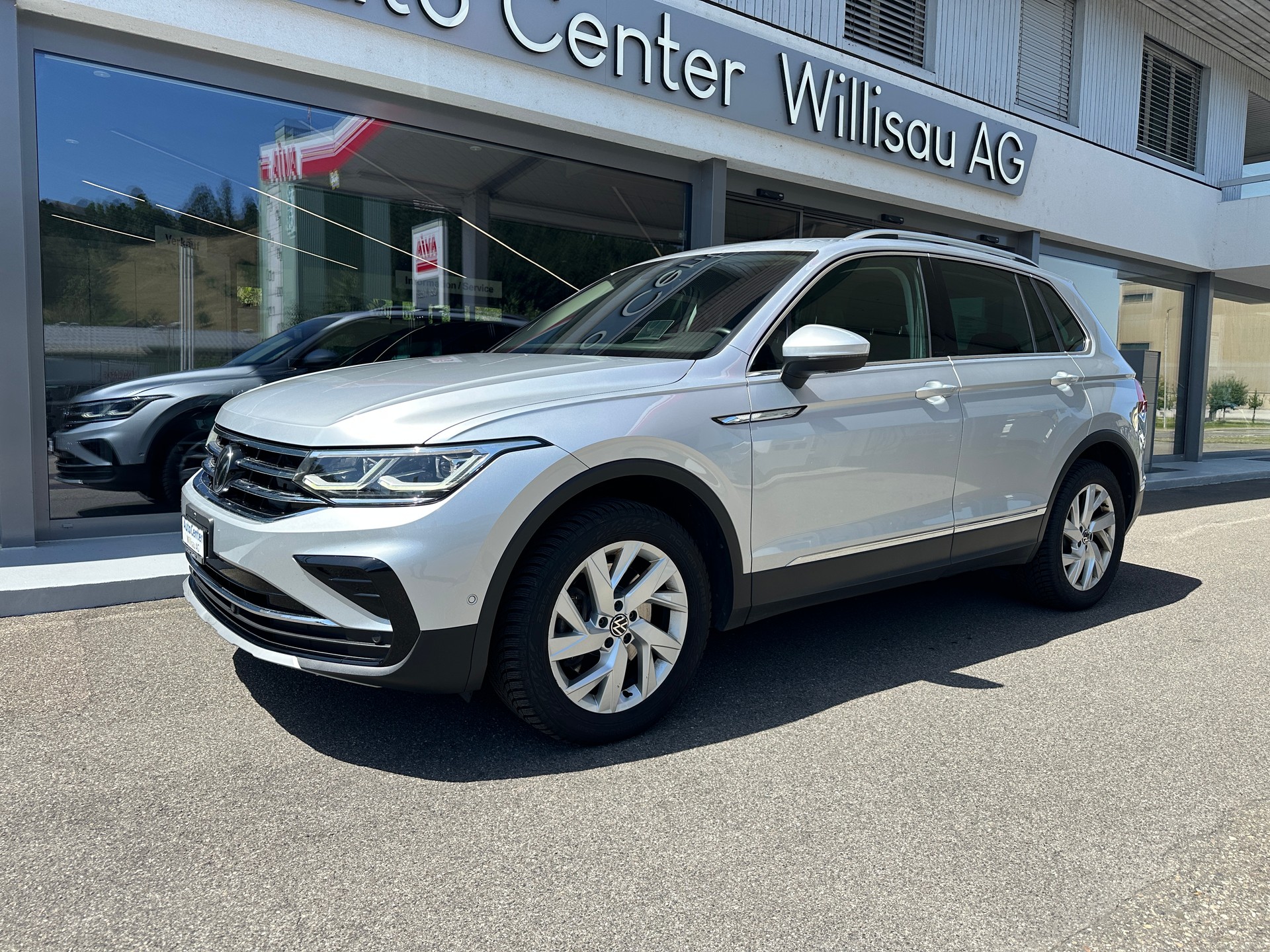 VW Tiguan 2.0 TDI SCR Elegance 4Motion DSG-showroom-element-1