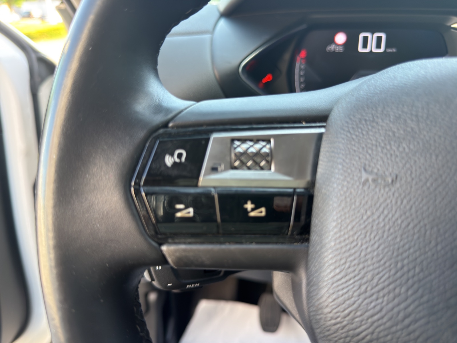DS AUTOMOBILES DS 3 Crossback 1.2 PureTech Bastille-image-26