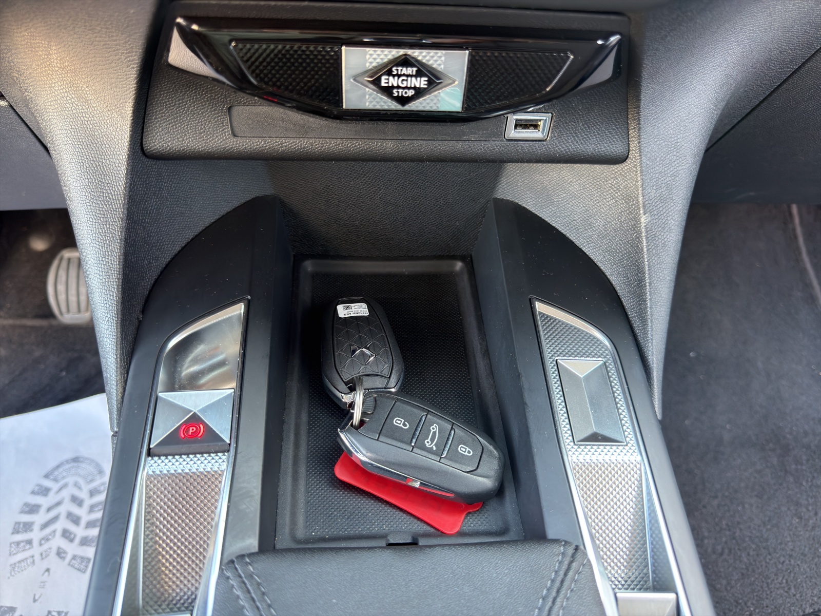 DS AUTOMOBILES DS 3 Crossback 1.2 PureTech Bastille-image-15