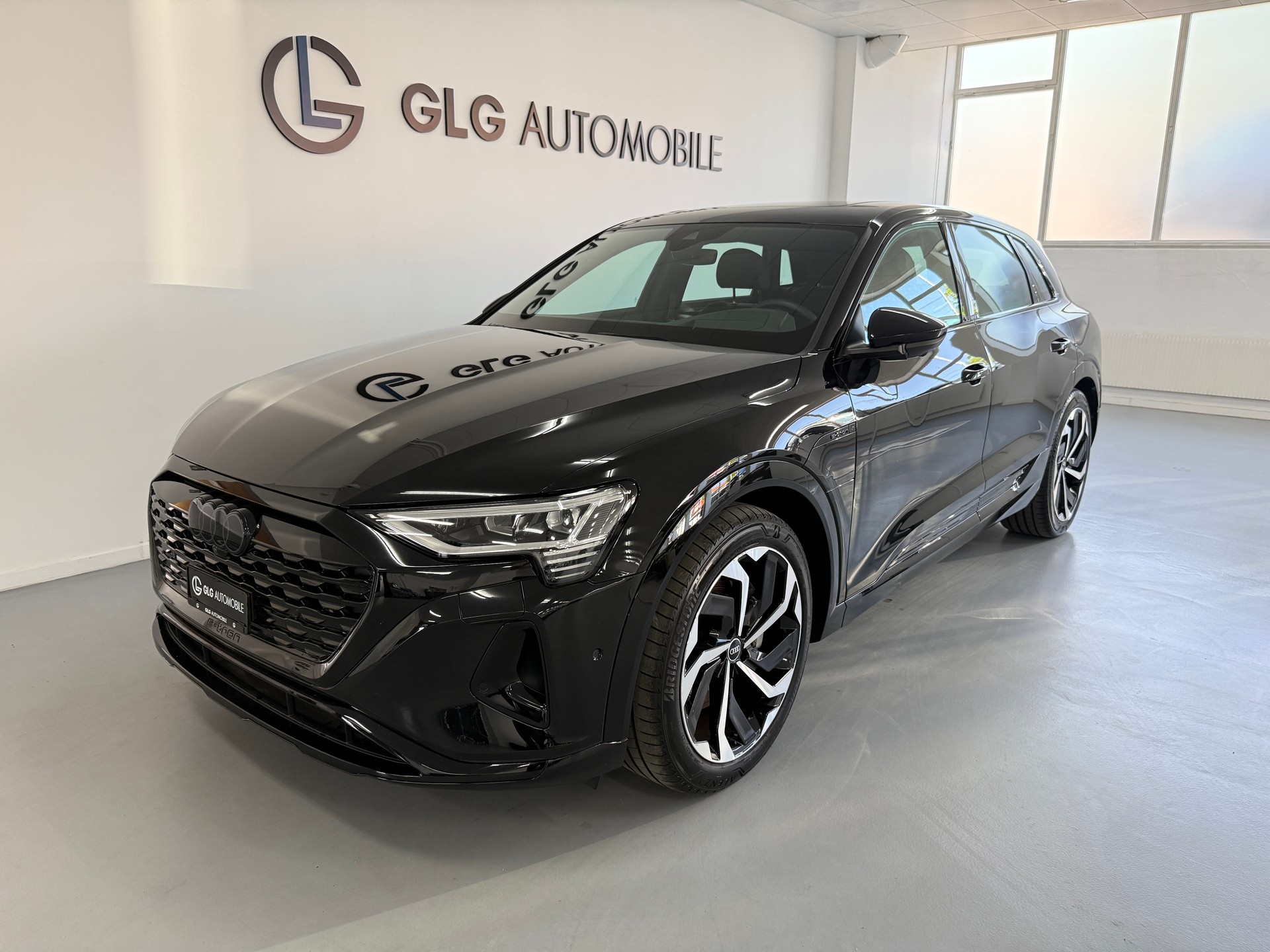 AUDI Q8 55 e-tron S line quattro