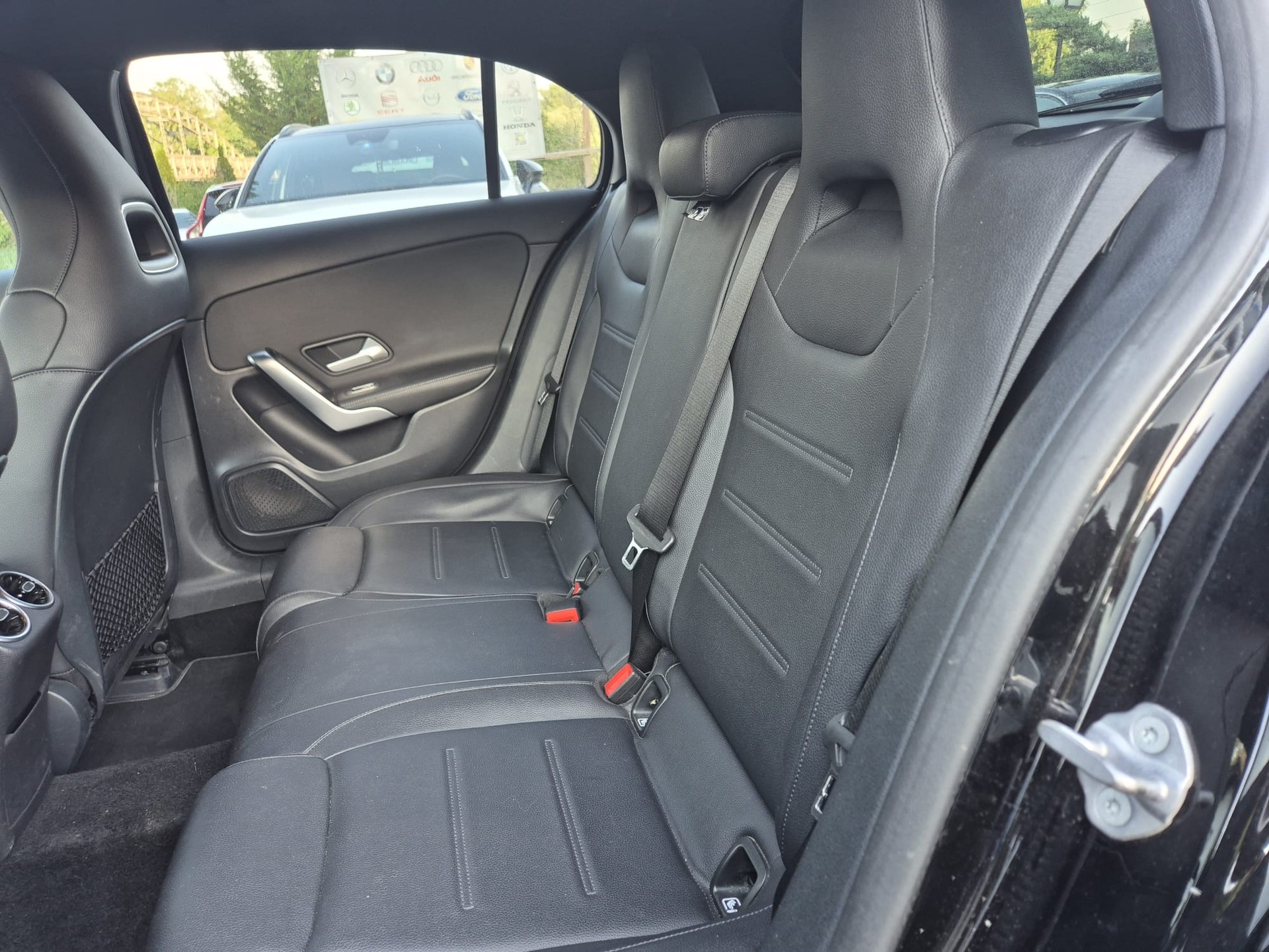 MERCEDES-BENZ A 180 d Style 7G-DCT-image-5
