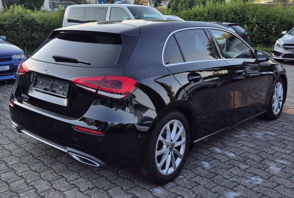 MERCEDES-BENZ A 180 d Style 7G-DCT-image-3