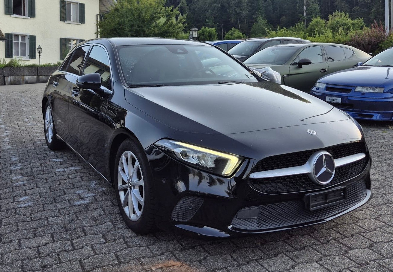 MERCEDES-BENZ A 180 d Style 7G-DCT-image-1