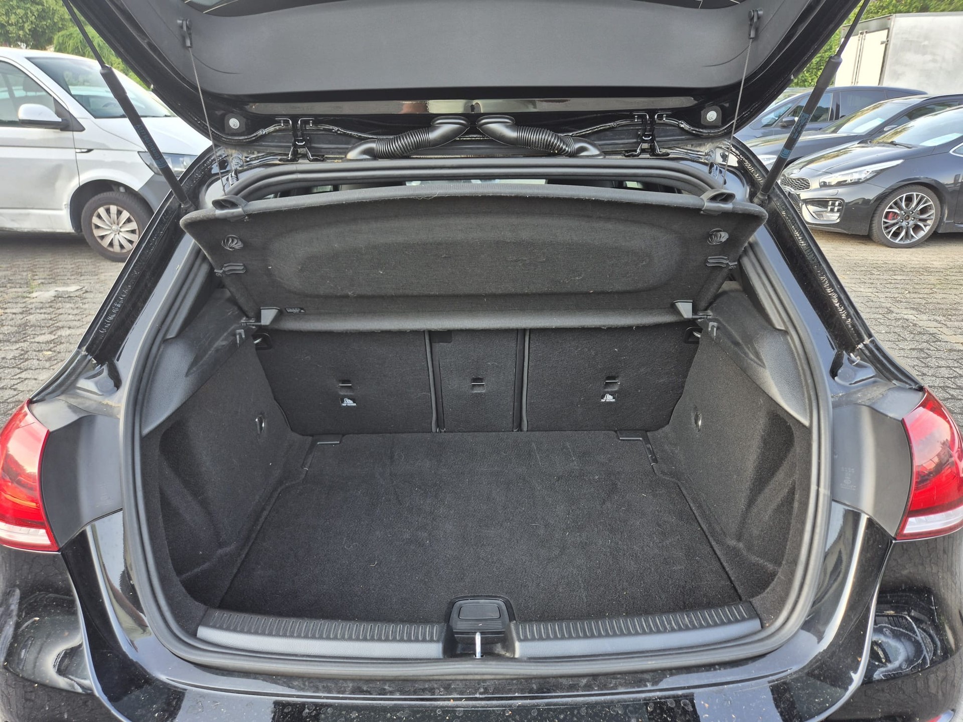 MERCEDES-BENZ A 180 d Style 7G-DCT-image-4