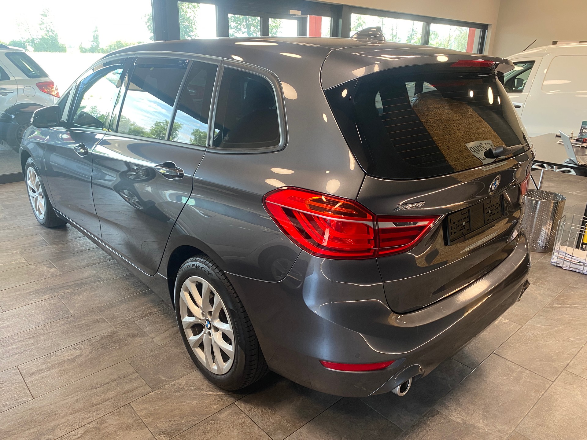 BMW 220d xDrive Gran Tourer Steptronic Sport Line-showroom-element-1