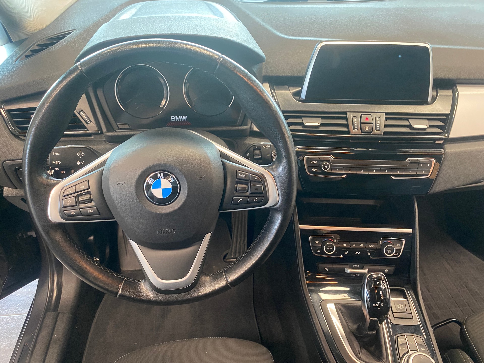 BMW 220d xDrive Gran Tourer Steptronic Sport Line-image-6