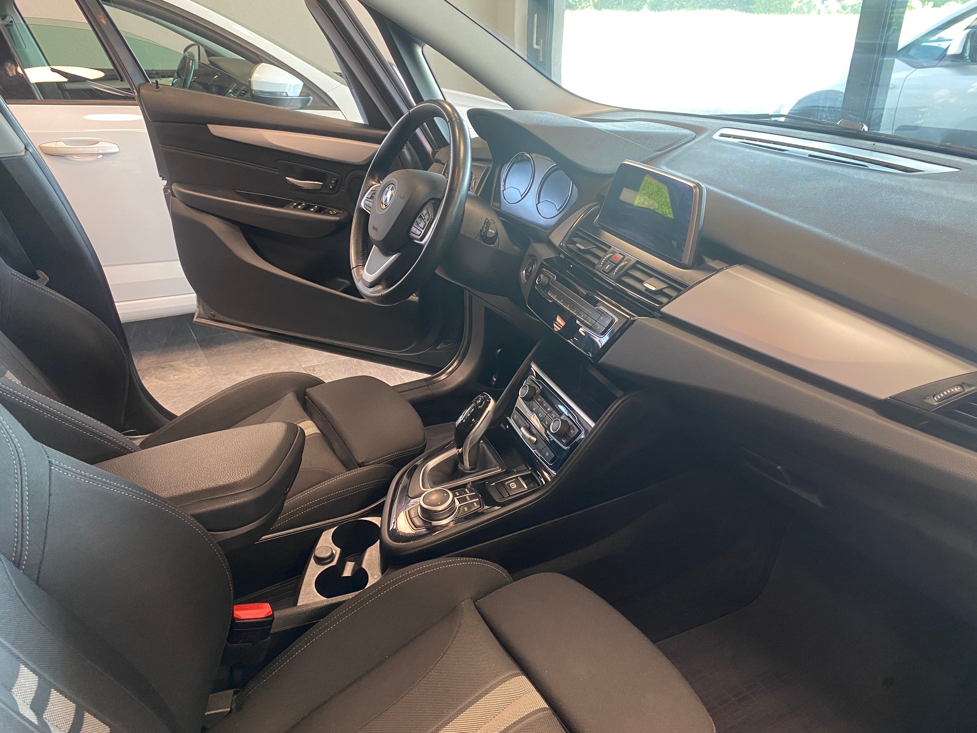 BMW 220d xDrive Gran Tourer Steptronic Sport Line-image-5