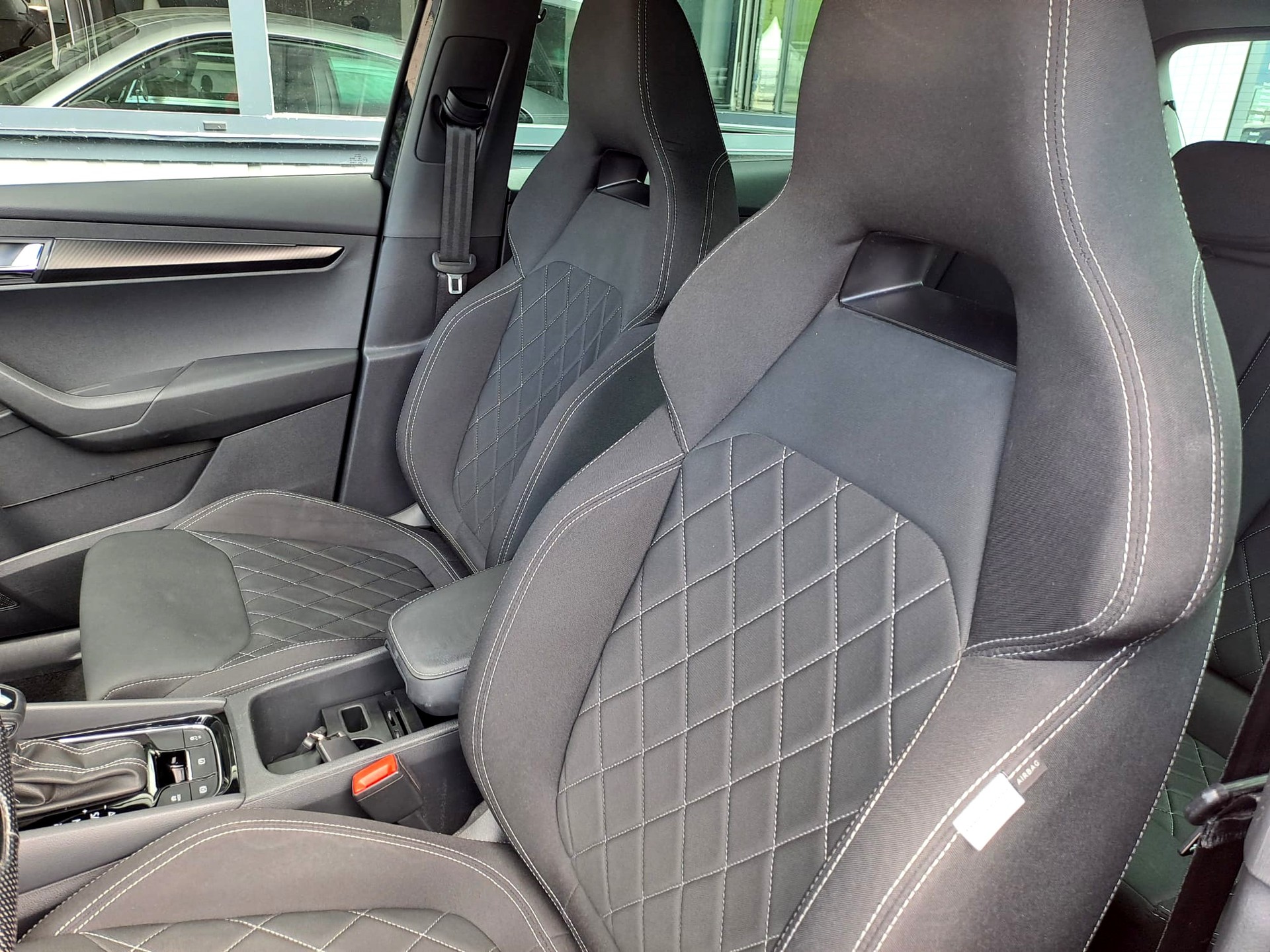 SKODA Karoq 1.5 TSI ACT SportLine DSG-image-9