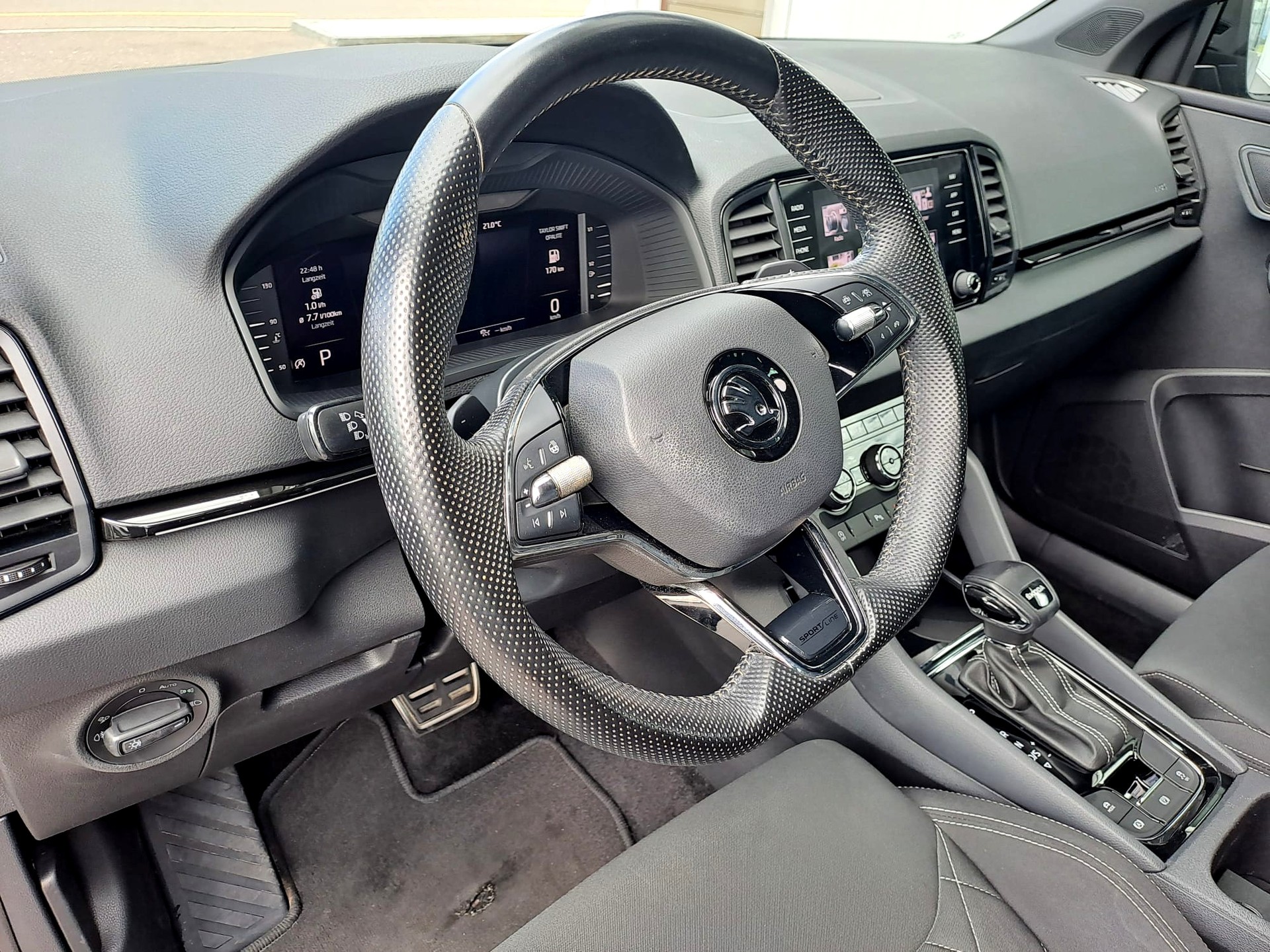 SKODA Karoq 1.5 TSI ACT SportLine DSG-image-10