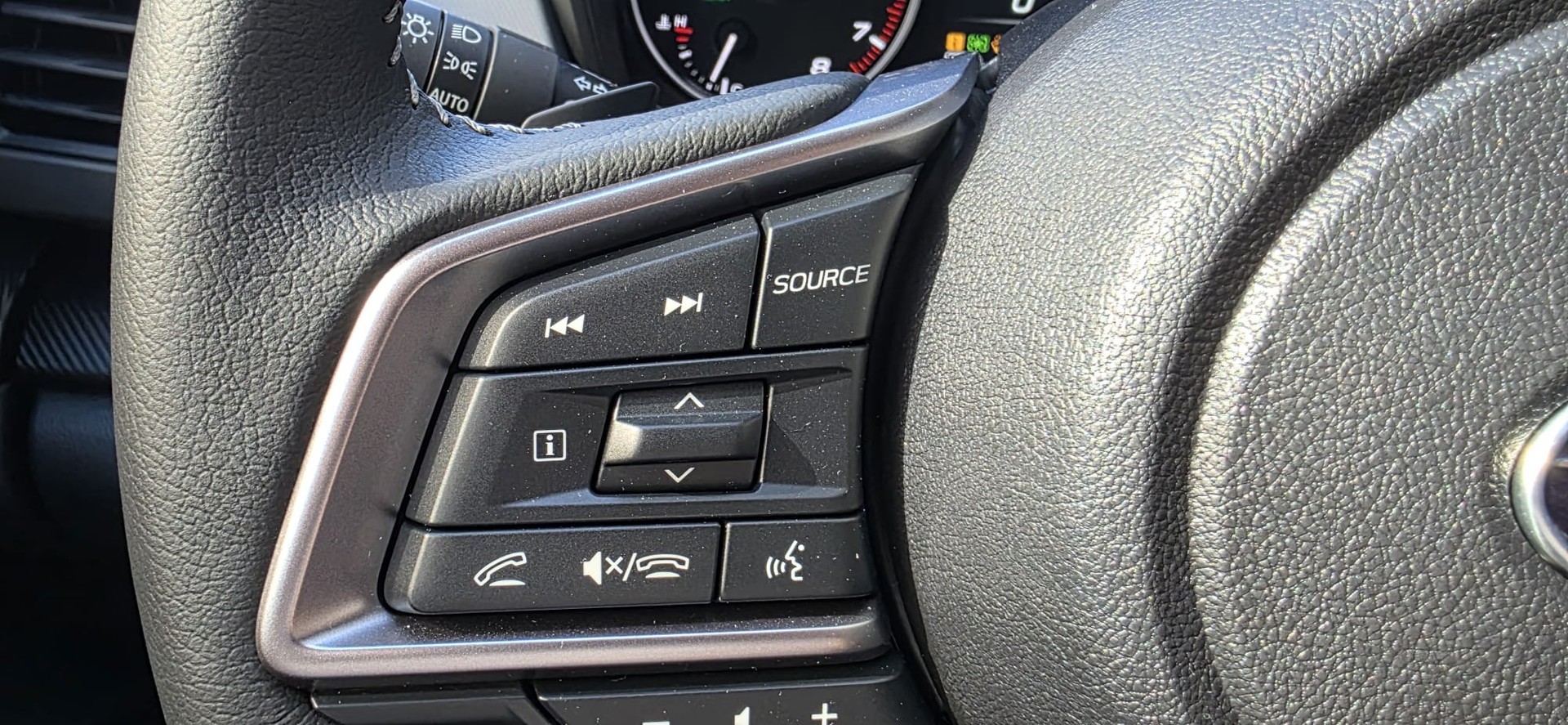 SUBARU Crosstrek 2.0 e-Boxer Swiss Plus AWD Lineartronic-image-12