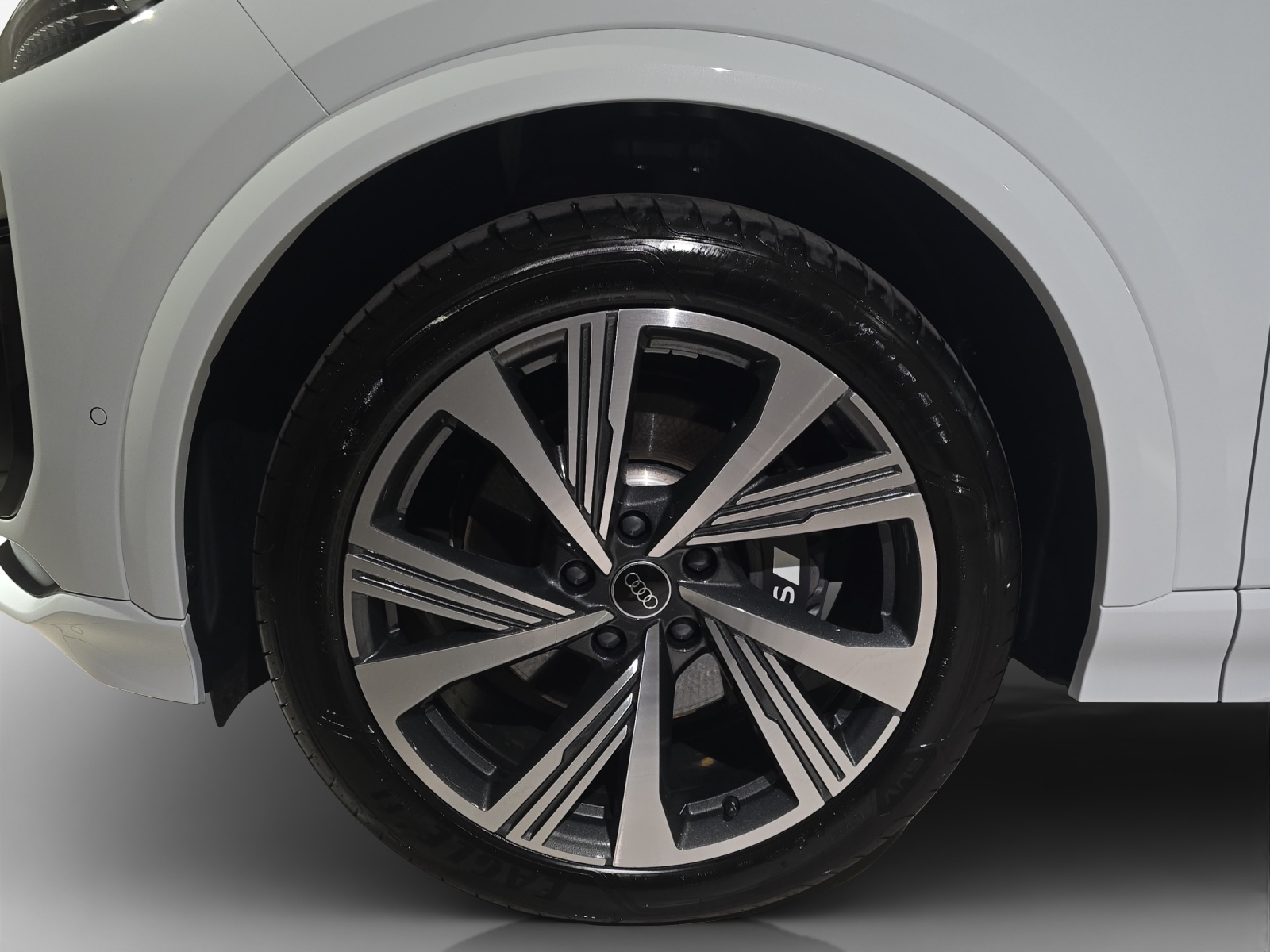 AUDI SQ6 e-tron quattro-image-16
