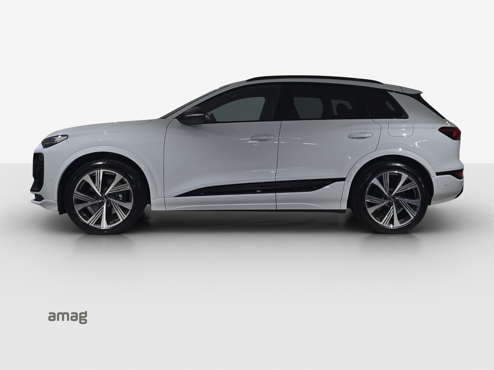 AUDI SQ6 e-tron quattro-showroom-element-1