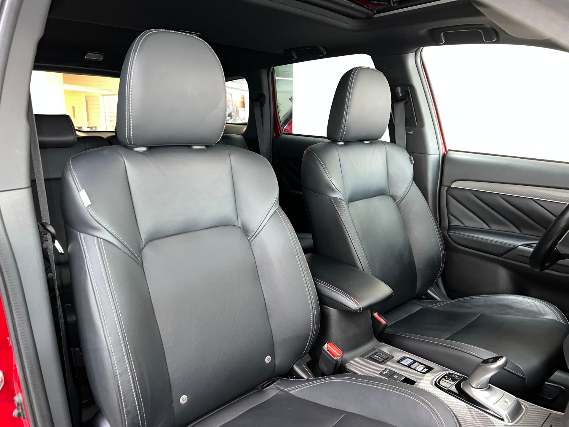 MITSUBISHI Outlander 2.4 PHEV Diamond S-Edition 4WD Automatic-image-6