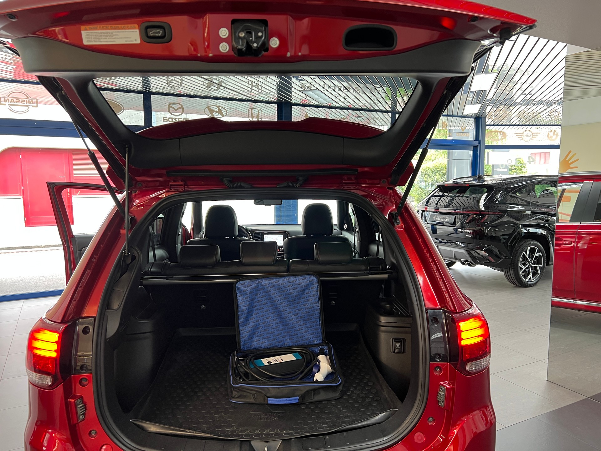 MITSUBISHI Outlander 2.4 PHEV Diamond S-Edition 4WD Automatic-image-23