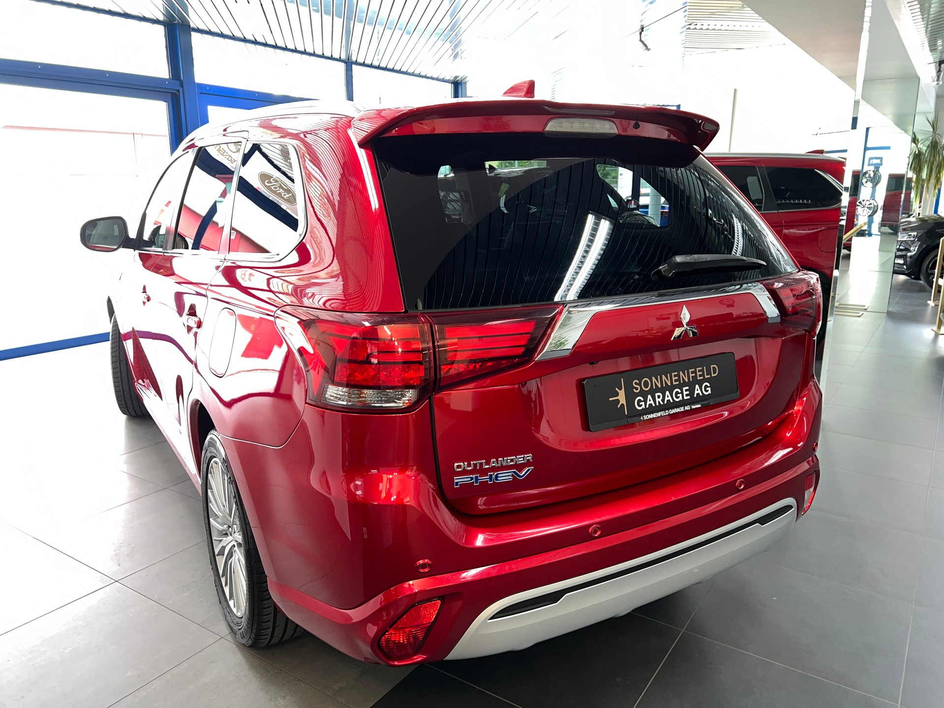 MITSUBISHI Outlander 2.4 PHEV Diamond S-Edition 4WD Automatic-showroom-element-2
