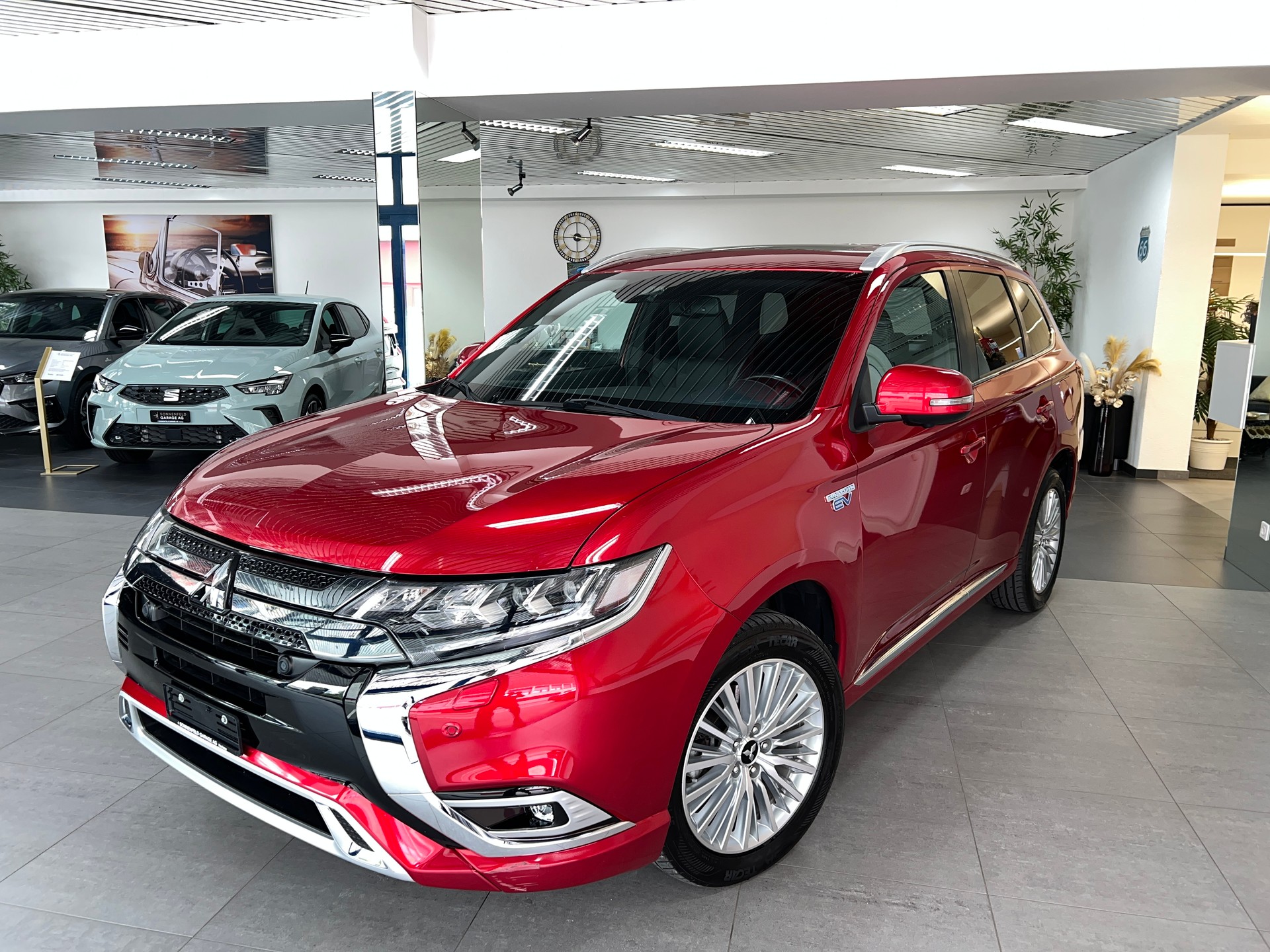 MITSUBISHI Outlander 2.4 PHEV Diamond S-Edition 4WD Automatic-showroom-element-1