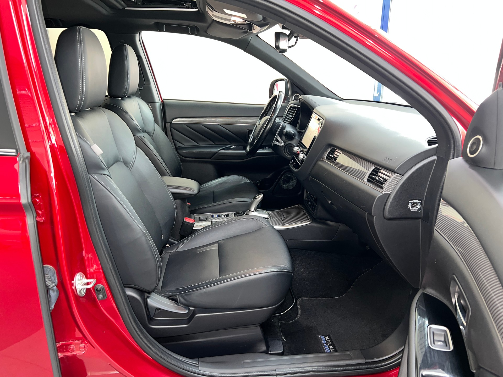 MITSUBISHI Outlander 2.4 PHEV Diamond S-Edition 4WD Automatic-image-5