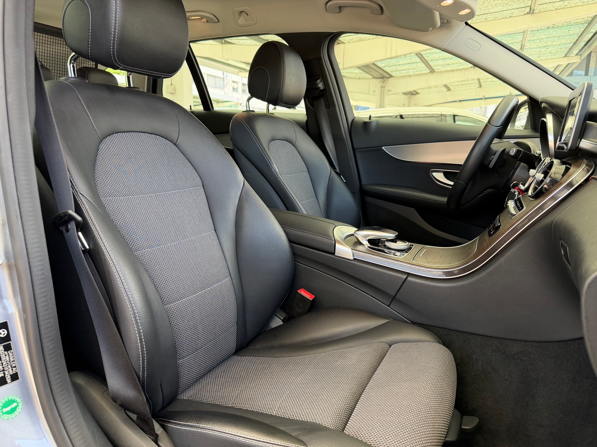 MERCEDES-BENZ C 200 Exclusive 4Matic 7G-Tronic-image-22