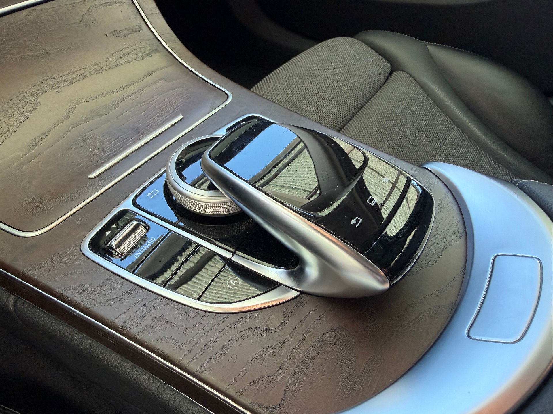 MERCEDES-BENZ C 200 Exclusive 4Matic 7G-Tronic-image-30