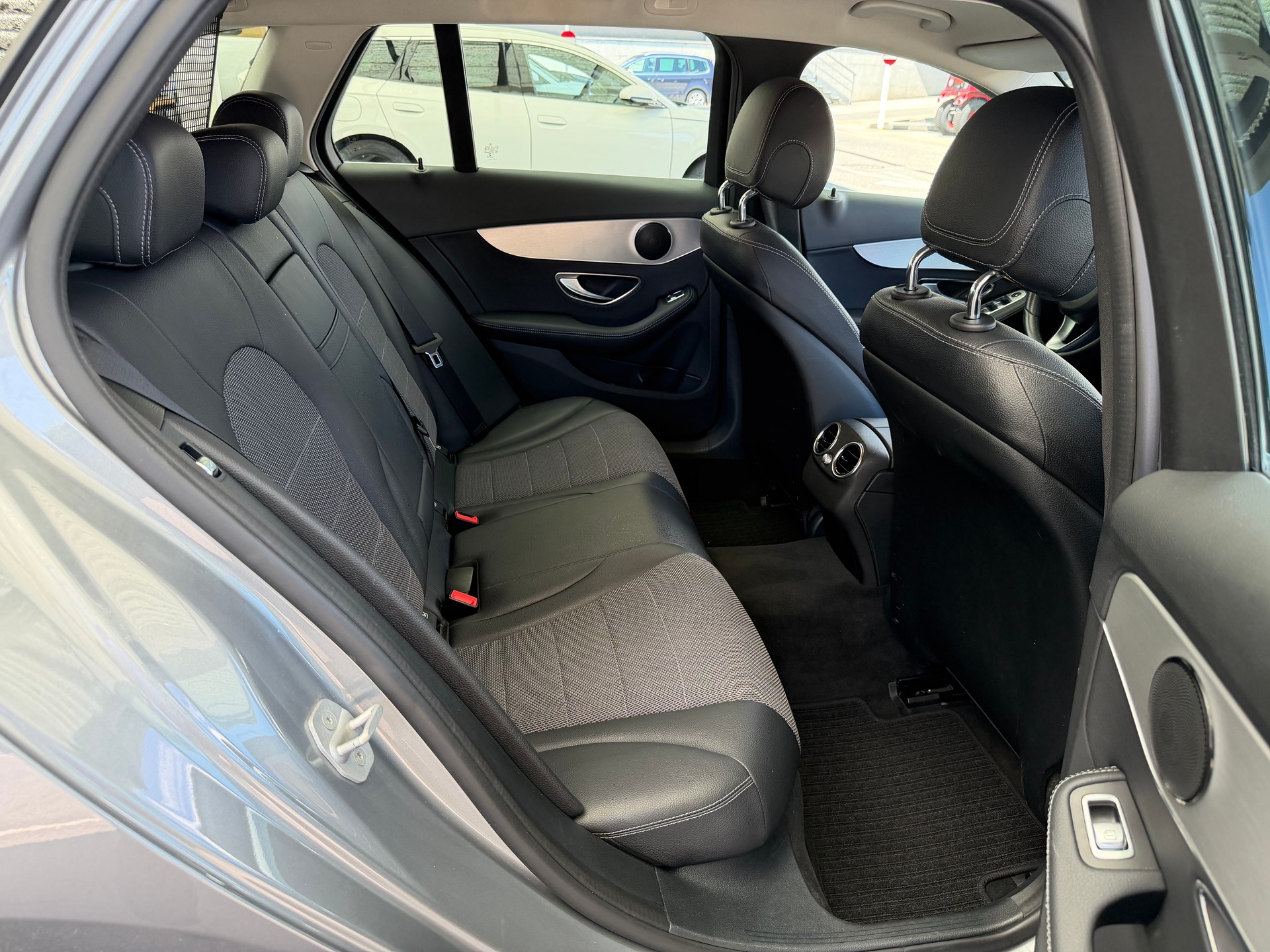 MERCEDES-BENZ C 200 Exclusive 4Matic 7G-Tronic-image-18