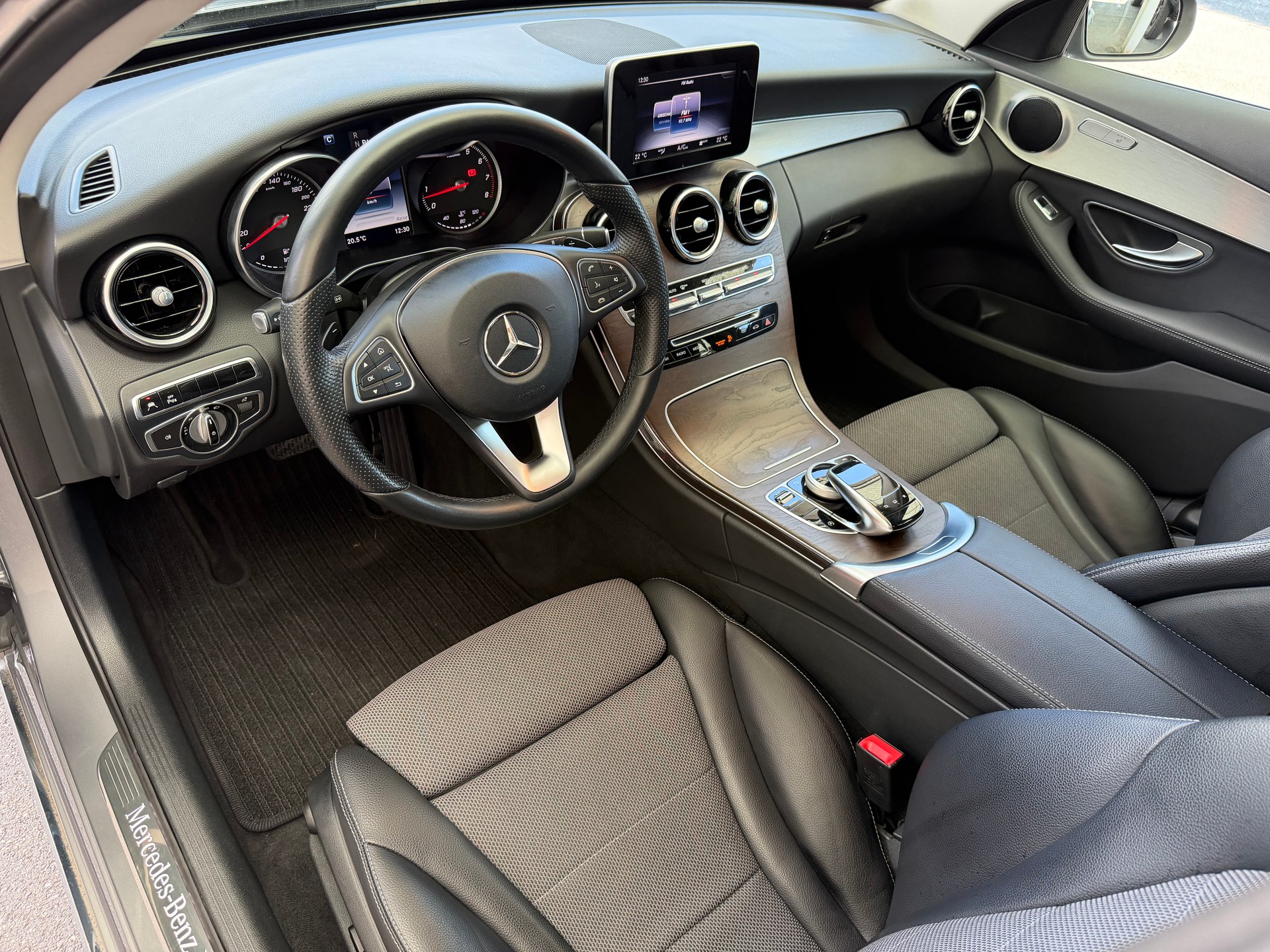 MERCEDES-BENZ C 200 Exclusive 4Matic 7G-Tronic-image-13