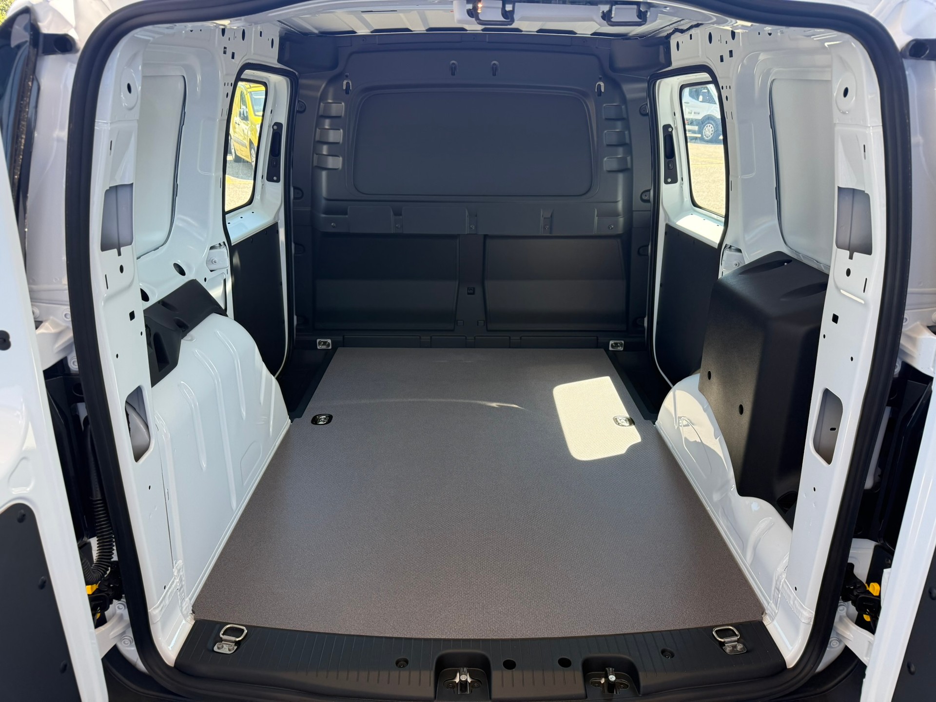 FORD Transit Connect Kasten 1.5 EcoBoost PHEV Trend-image-8