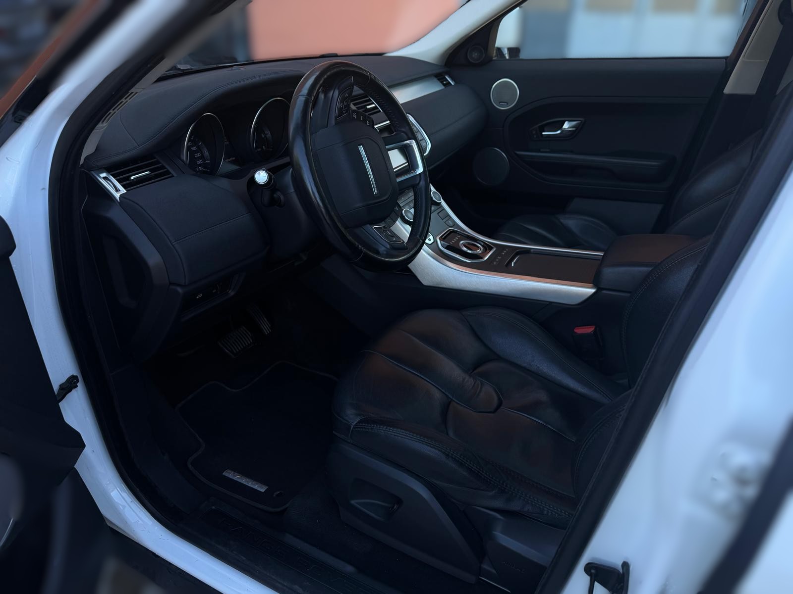 LAND ROVER Range Rover Evoque 2.2 SD4 Prestige AT6-image-9