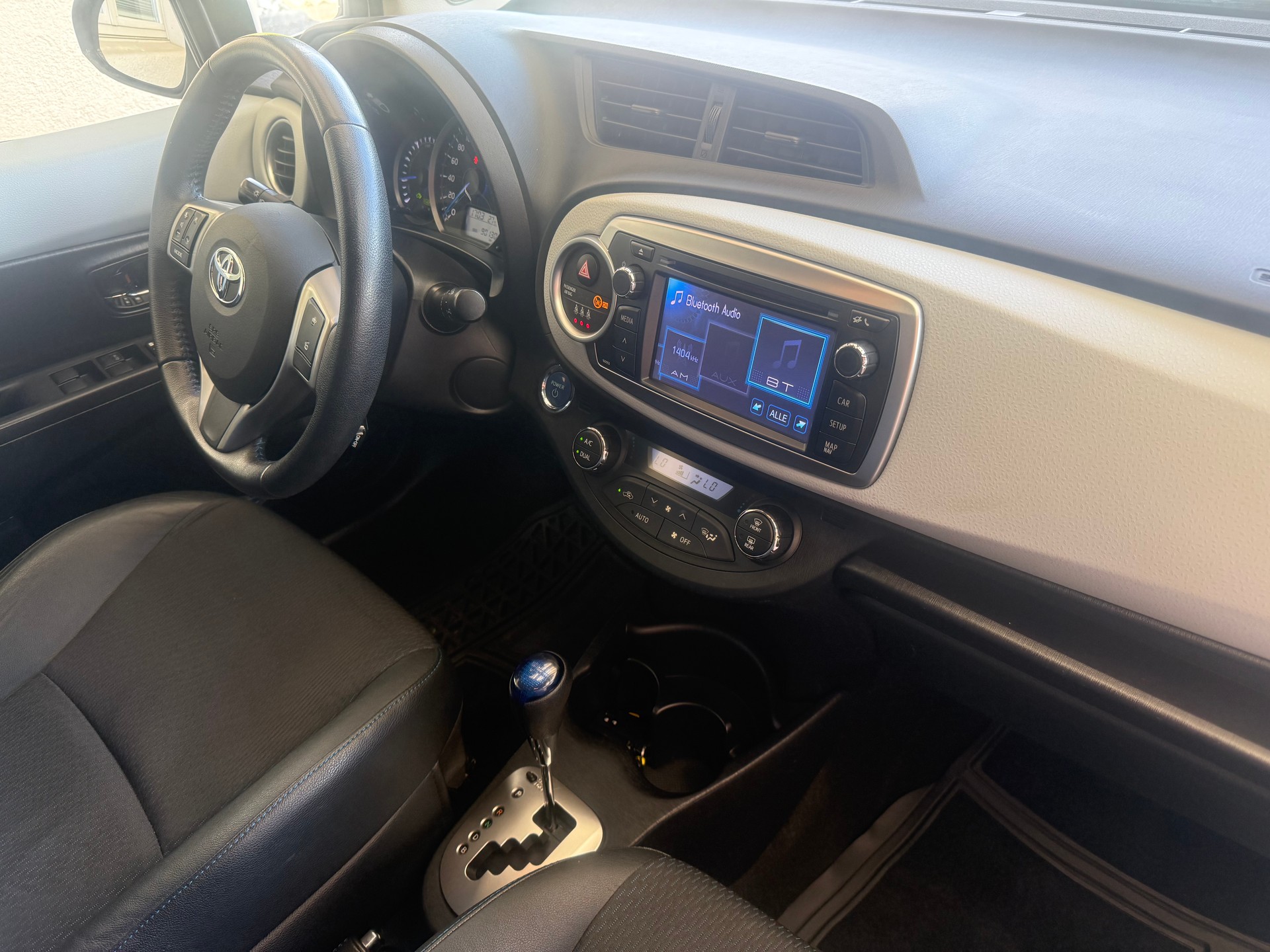 TOYOTA Yaris 1.5 VVT-i Hybrid Sol Premium CVT (MFK, SERVICE)-image-10