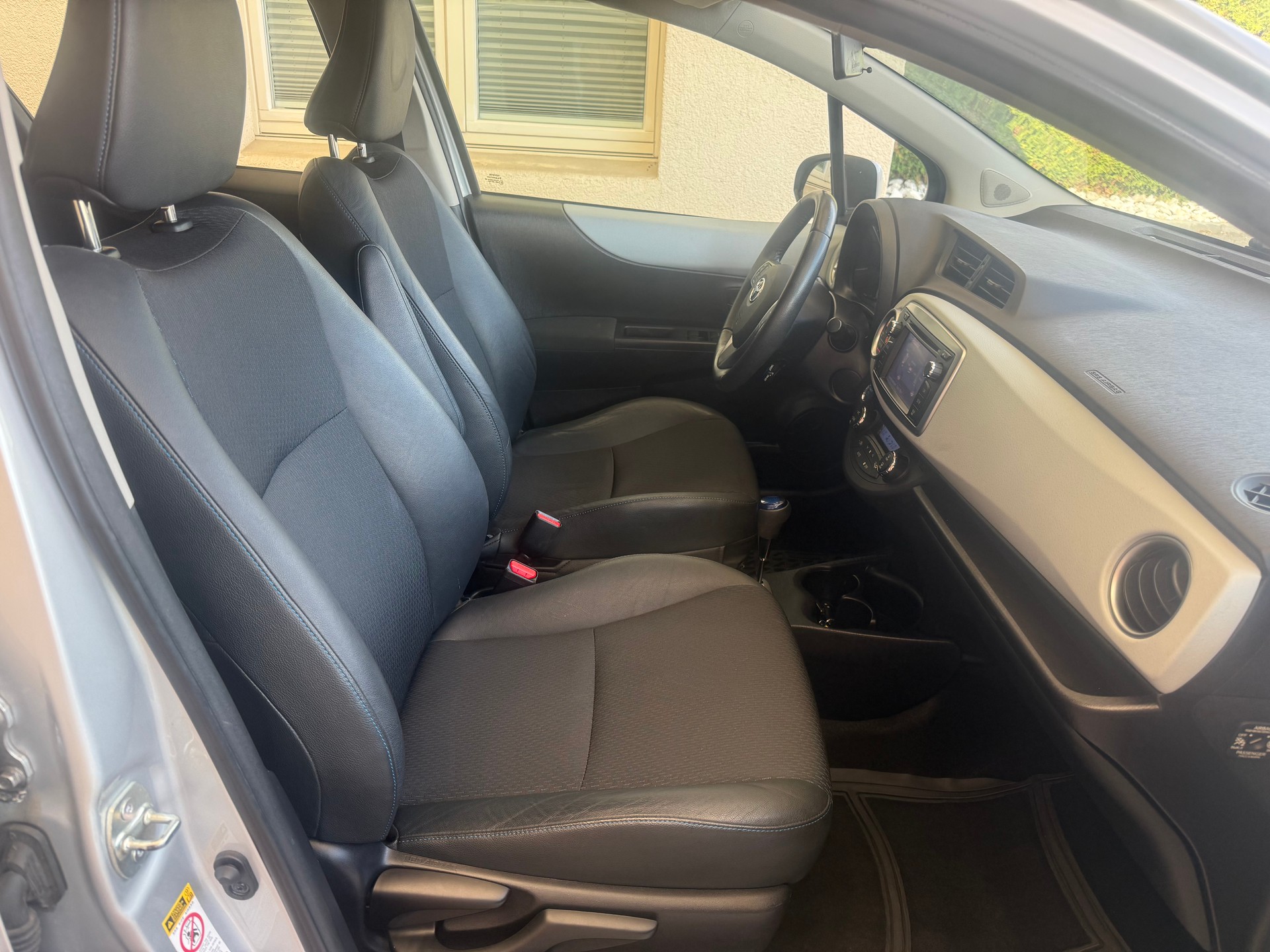 TOYOTA Yaris 1.5 VVT-i Hybrid Sol Premium CVT (MFK, SERVICE)-image-11