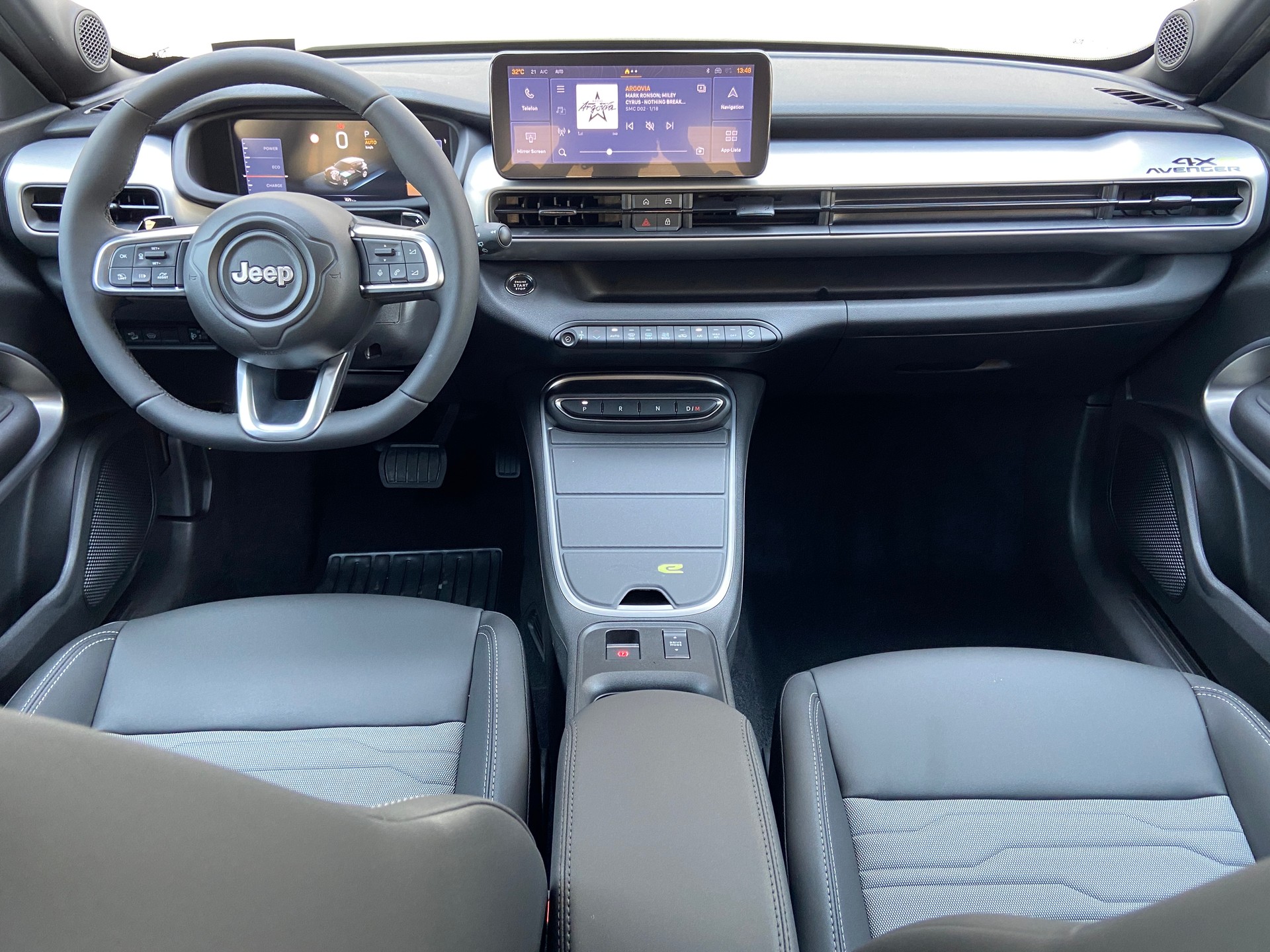 JEEP Avenger 1.2 Turbo MHEV Upland Plus 4xe-image-4